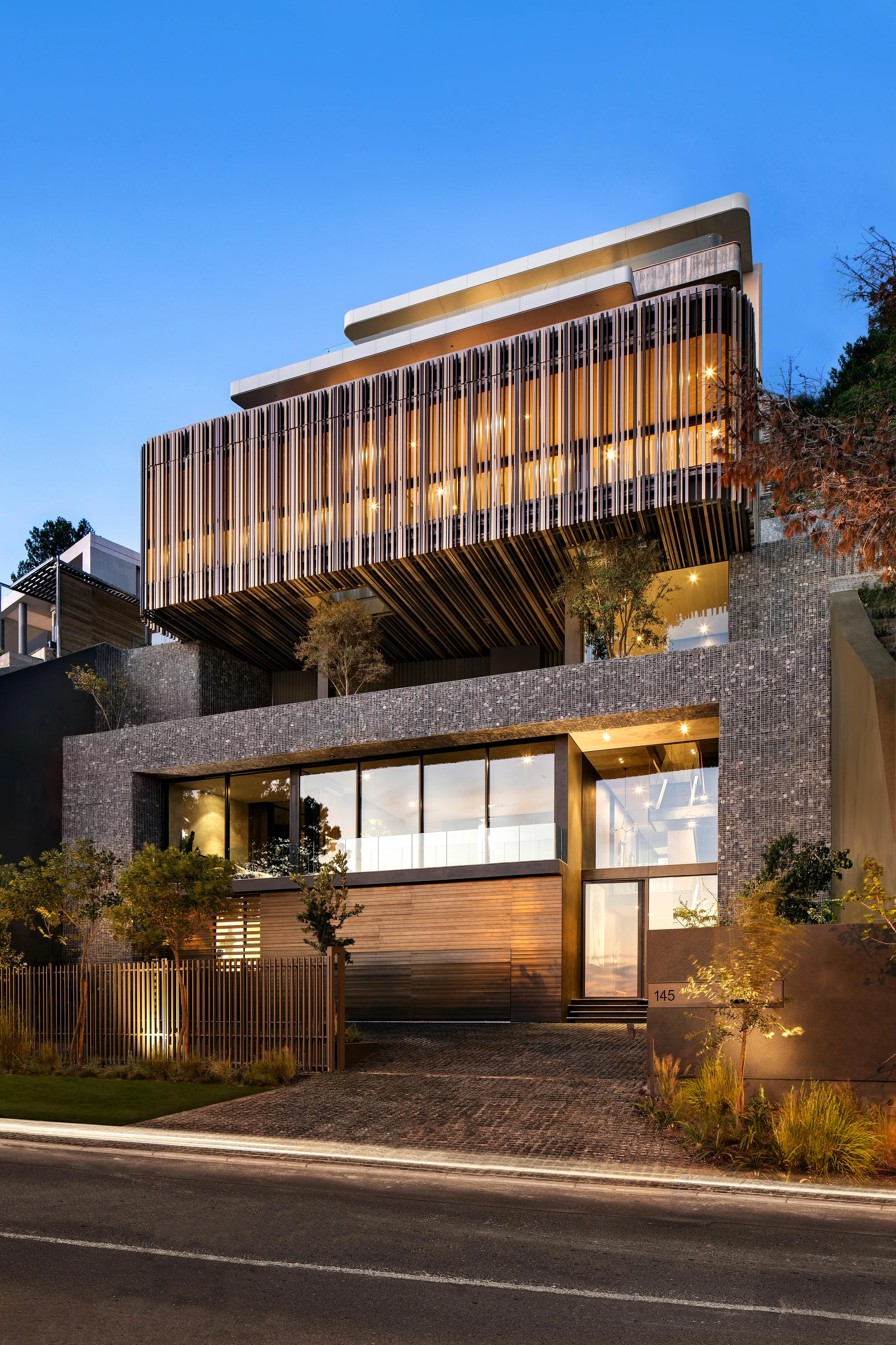 Elevated Luxury Villa in Clifton with Infinity Pool and Ocean Views — photograph 4
