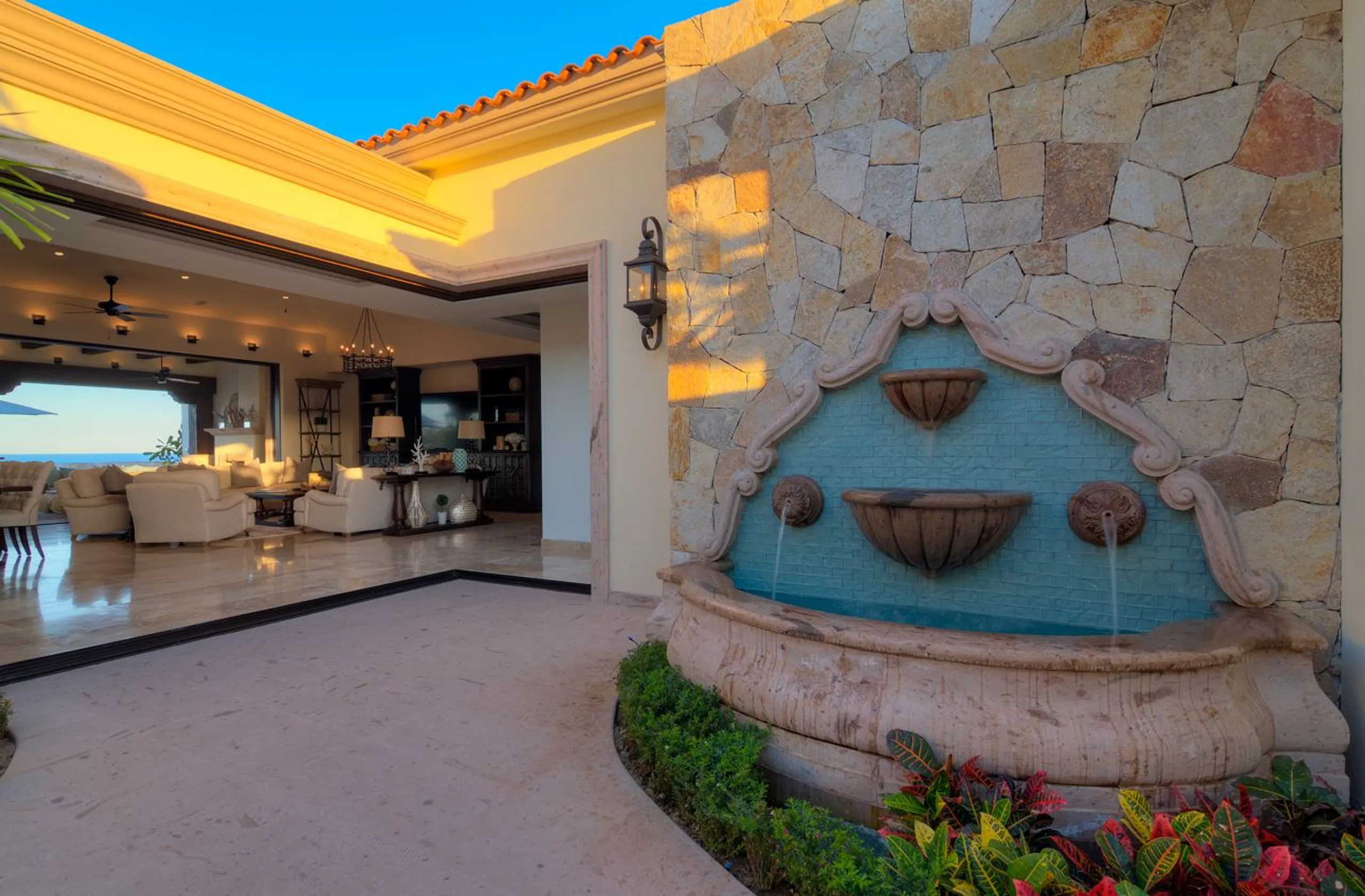 Splendid Contemporary Los Cabos Villa with Private Pool Overlooking Sea Views — photograph 8