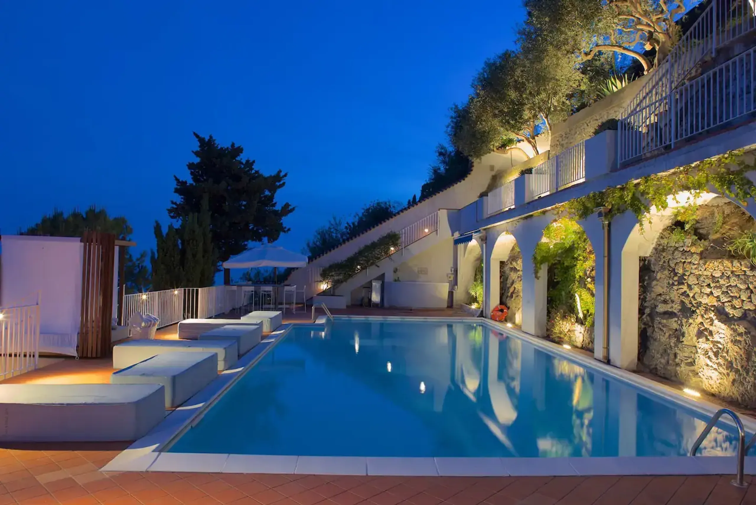 Glamorous Amalfi Coast Villa with Private Pool and Spectacular Views — photograph 2