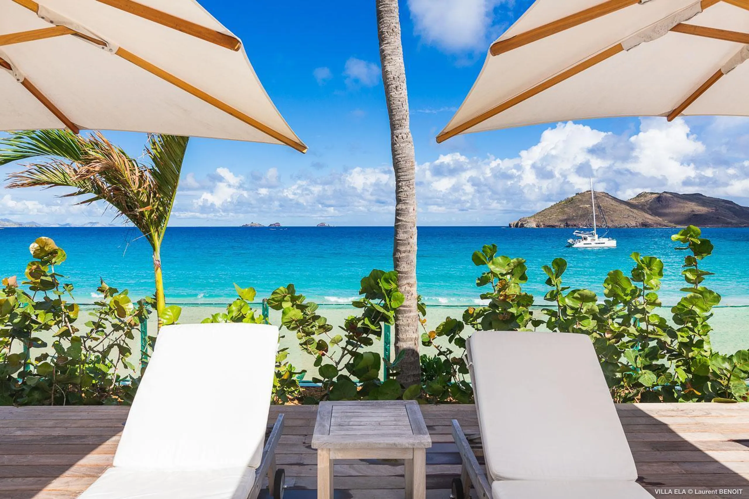 Majestic Beachfront Villa with Tennis Court, Private Pool and Walks to Ocean — photograph 5