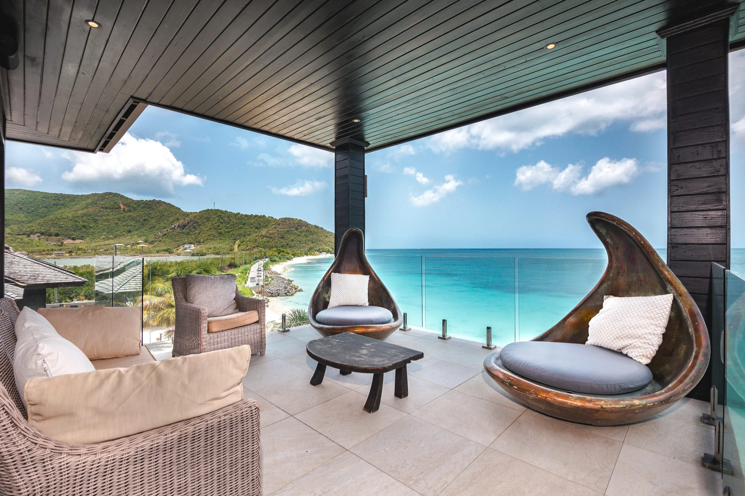 Detached Four-Bedroom Villa with Private Infinity Pool and Ocean Views — photograph 4