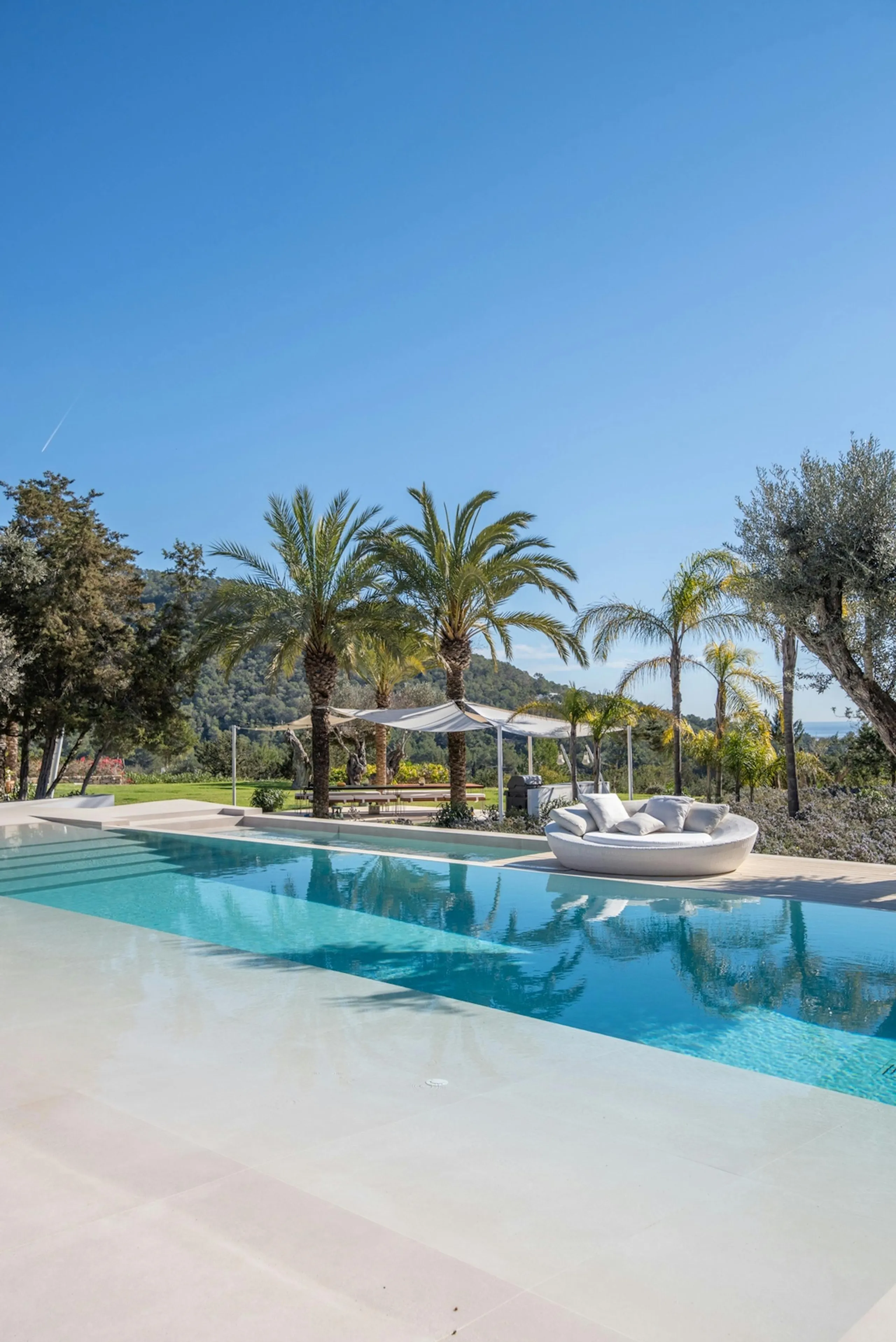 Captivating Spanish Estate in Ibiza with Private Pool and Fitness Room — photograph 10