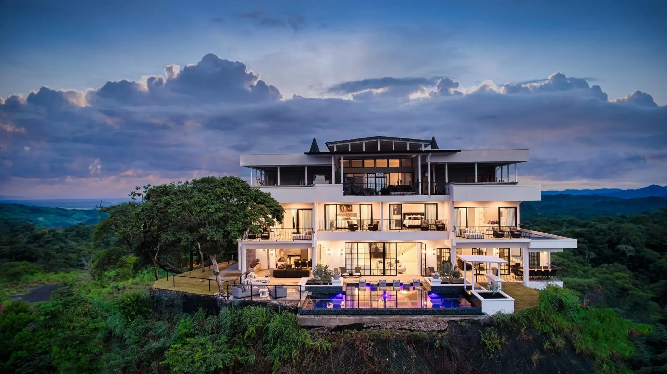 Elegant Treasure in the Sky with Infinity Pool and Ocean Views, Playa Hermosa GC