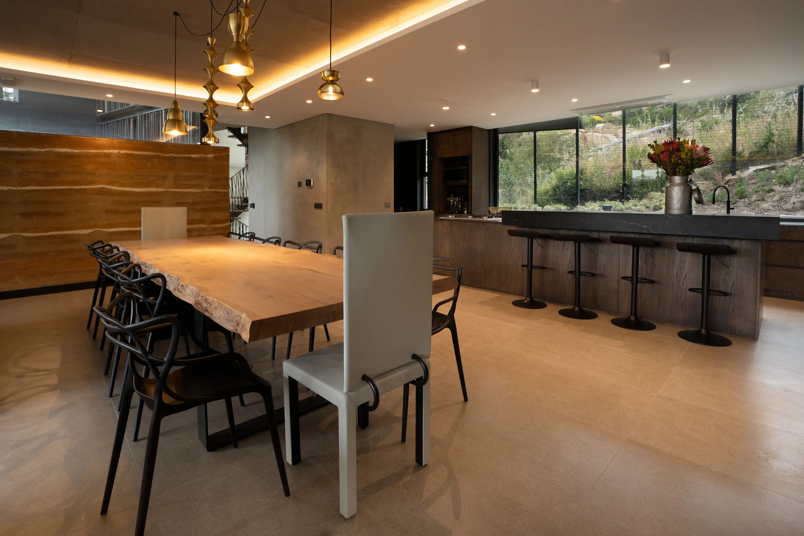 Enchanting Family Villa with Private Pool, Table Mountain and Majestic Lion’s Head Views — photograph 12