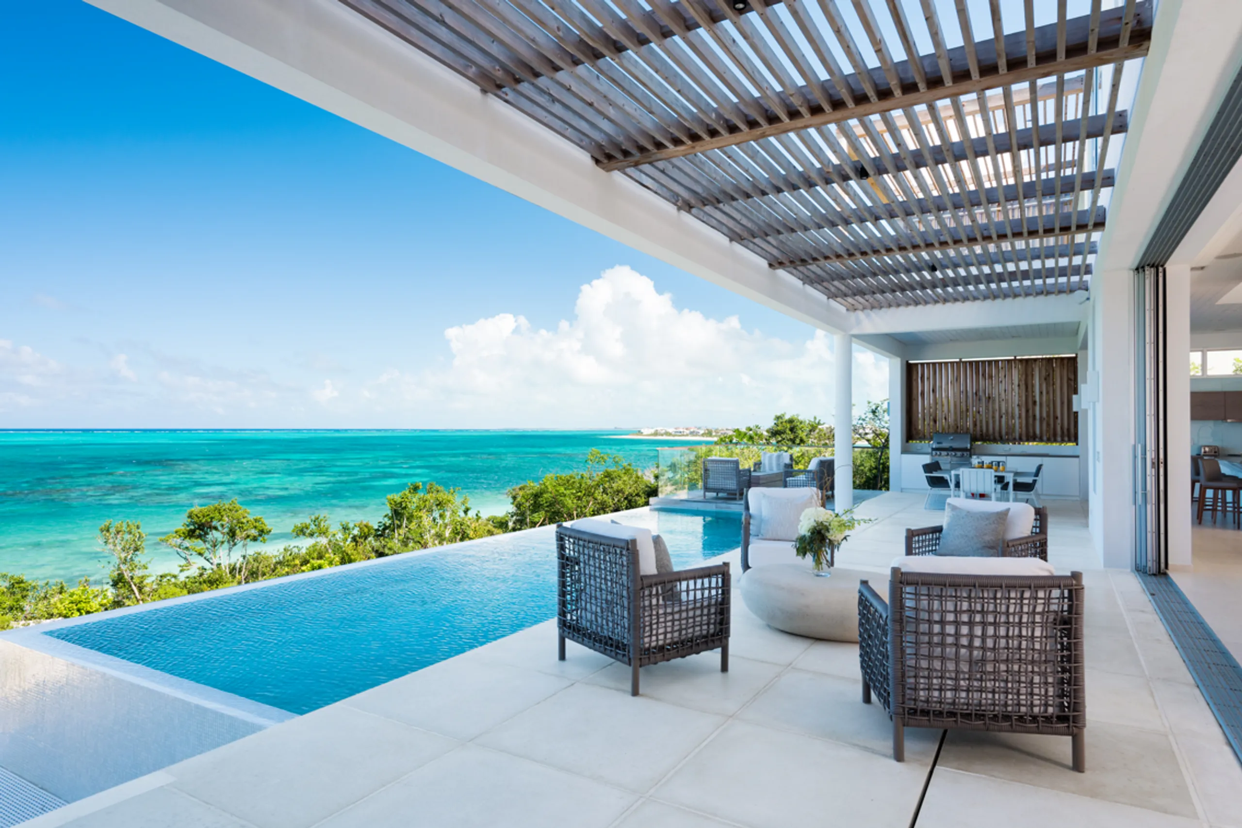 Secluded Charm and Luxury: North Shore's 5-Bedroom Beachfront Villa with Infinity Pool and Ocean Views, North Shore
