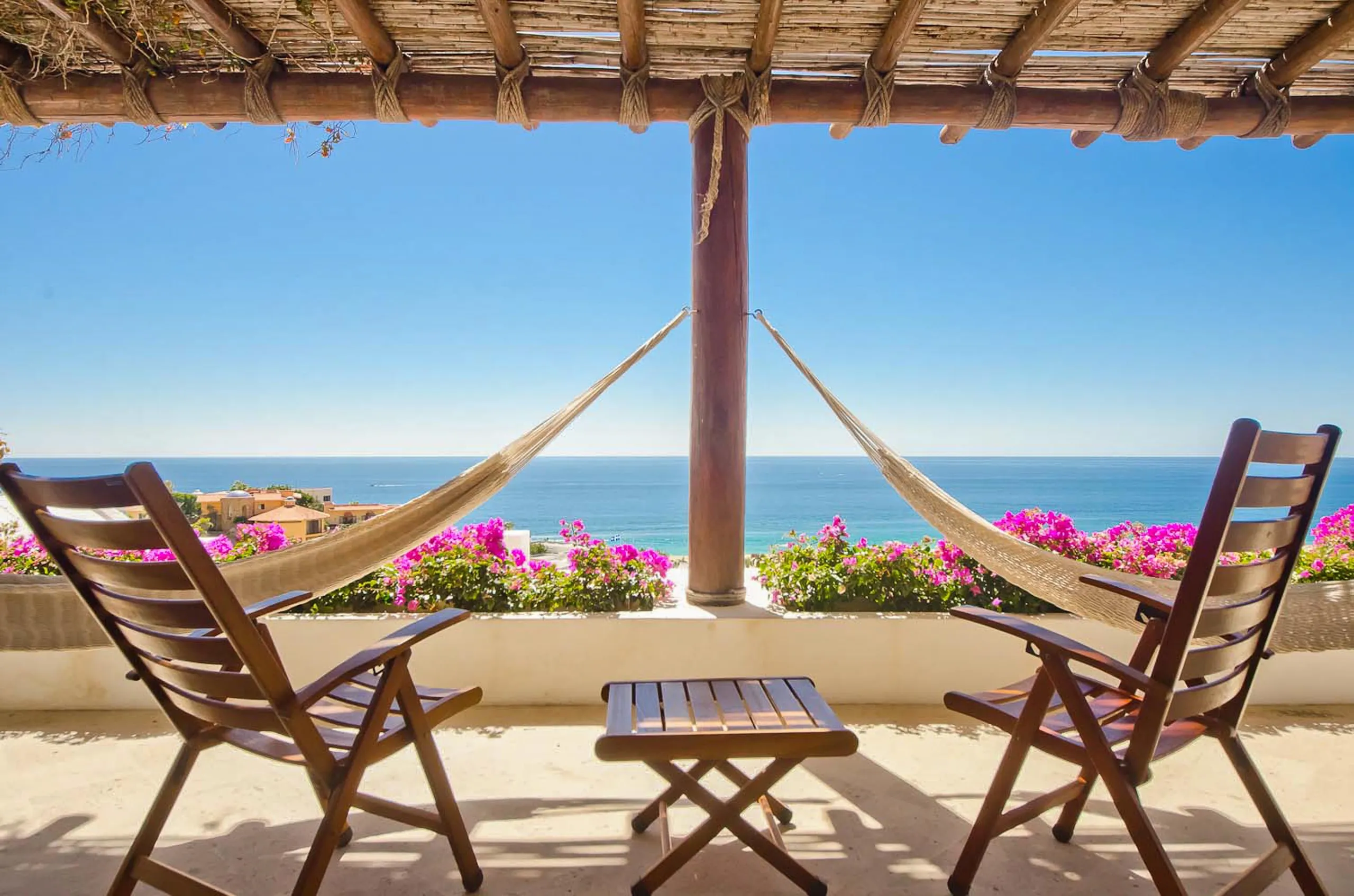 Imposing Cabo San Lucas Estate with Blue Water Pool and Jacuzzi — photograph 8