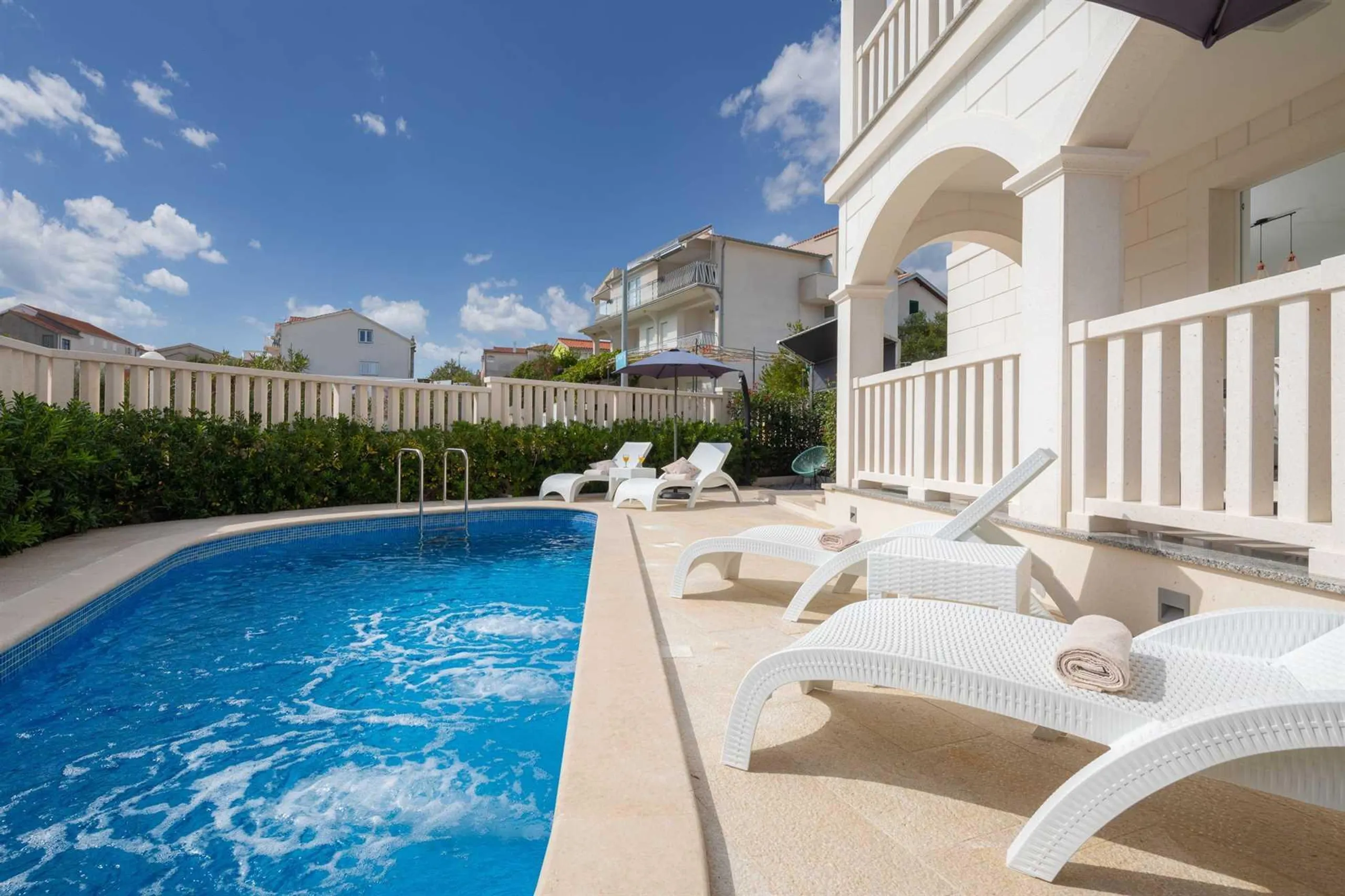 Gleaming Historic 4BR Villa with Blue Water Pool — photograph 12