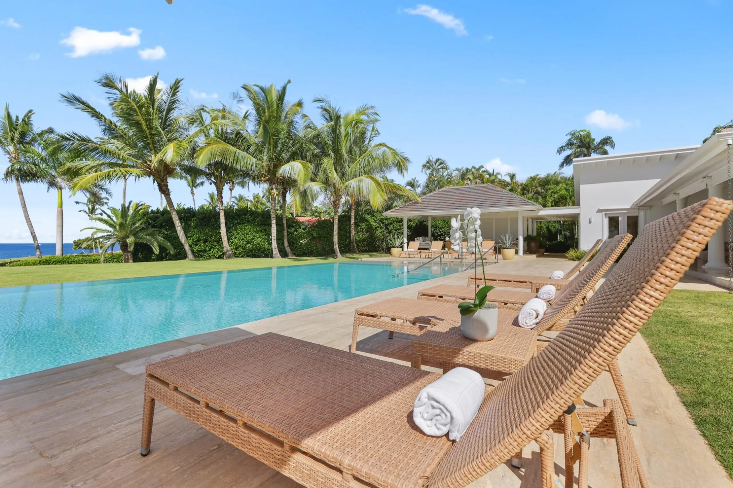 Oceanfront 5-Bedroom Casa de Campo Villa with Infinity Pool & Caribbean Sea Views — photograph 4