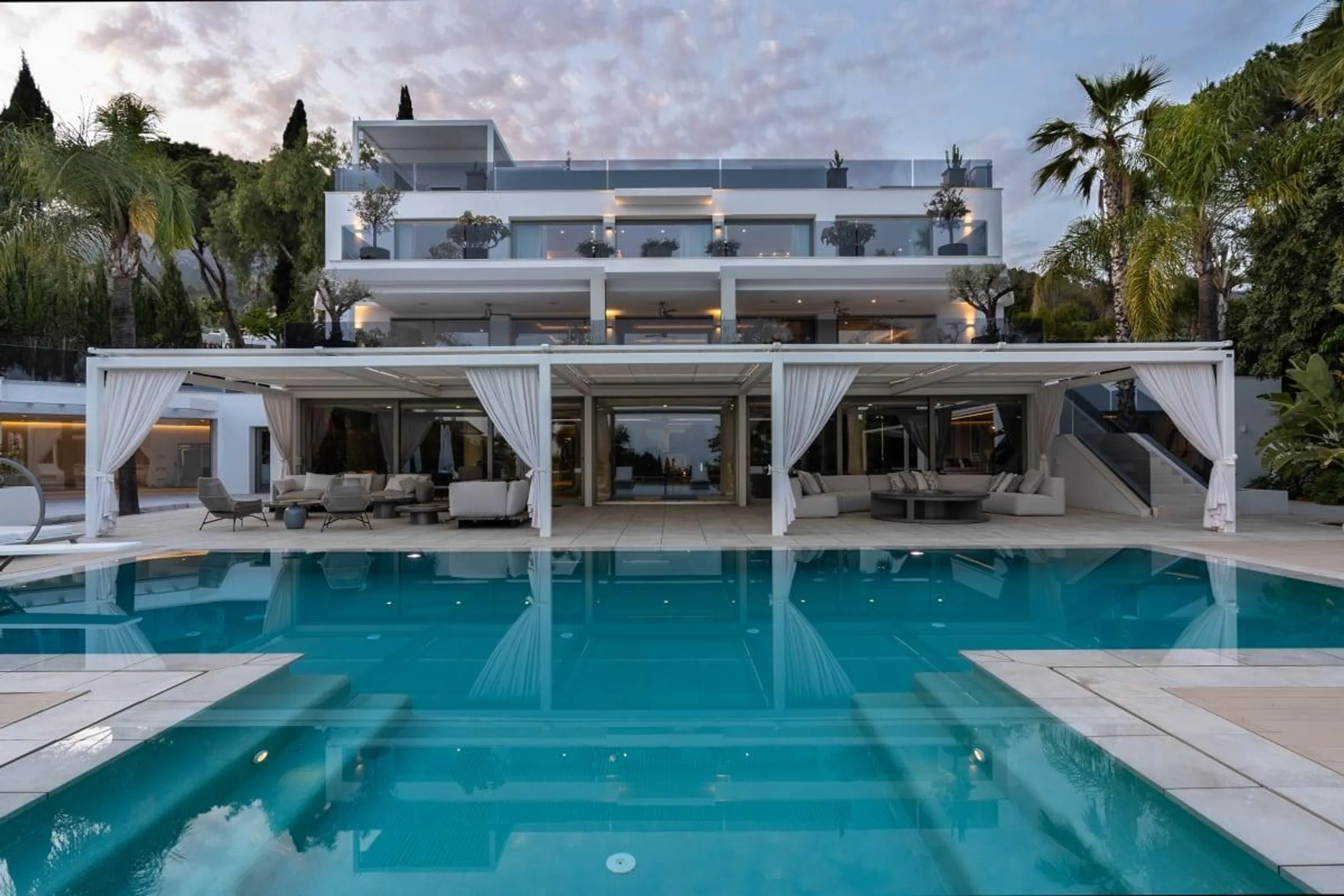 Serene Sea View Estate with Luxe Pool and Gorgeous Views — photograph 6