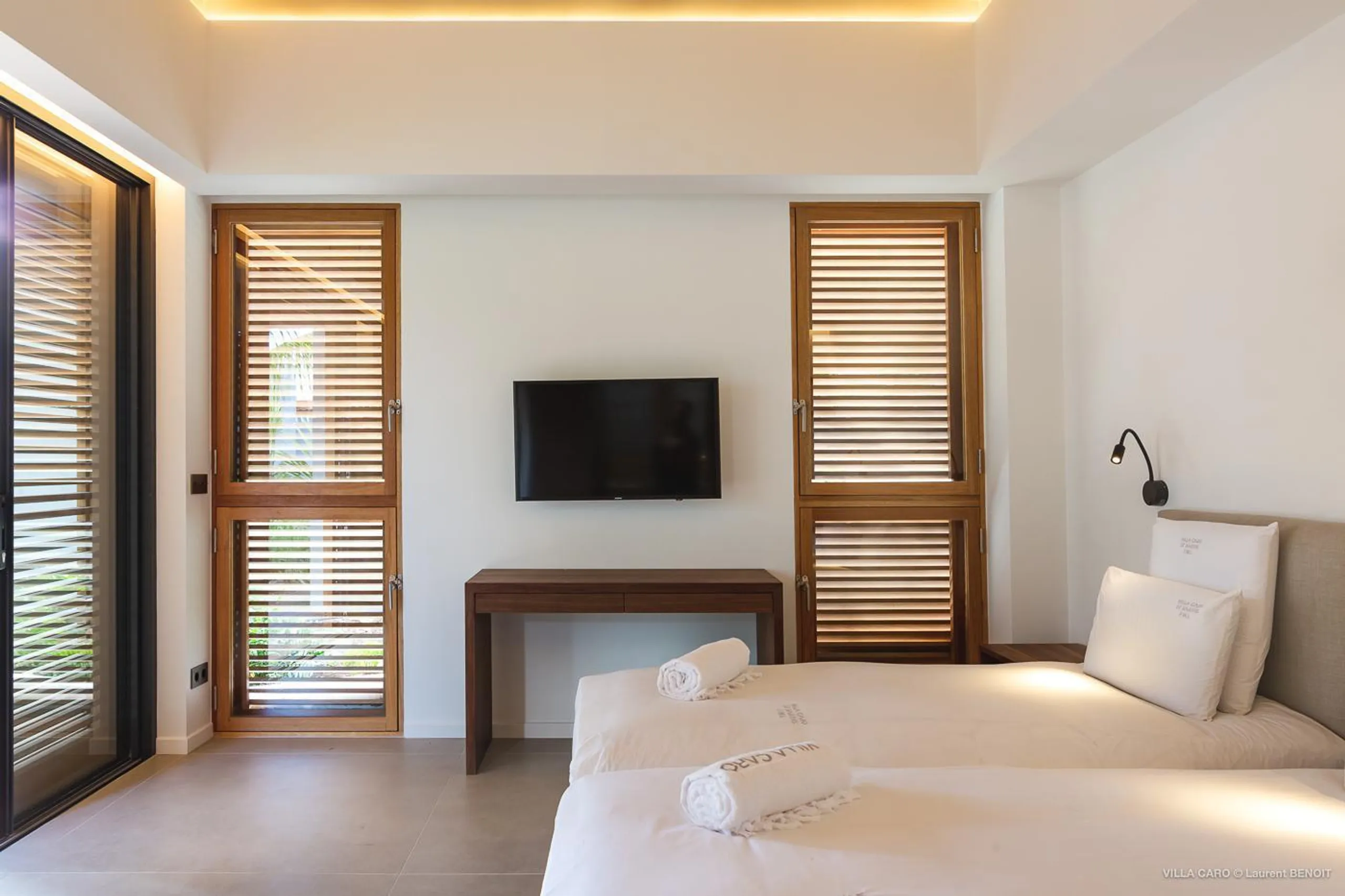 Serene Seaview Villa with Infinity Pool and Fitness Room — photograph 10