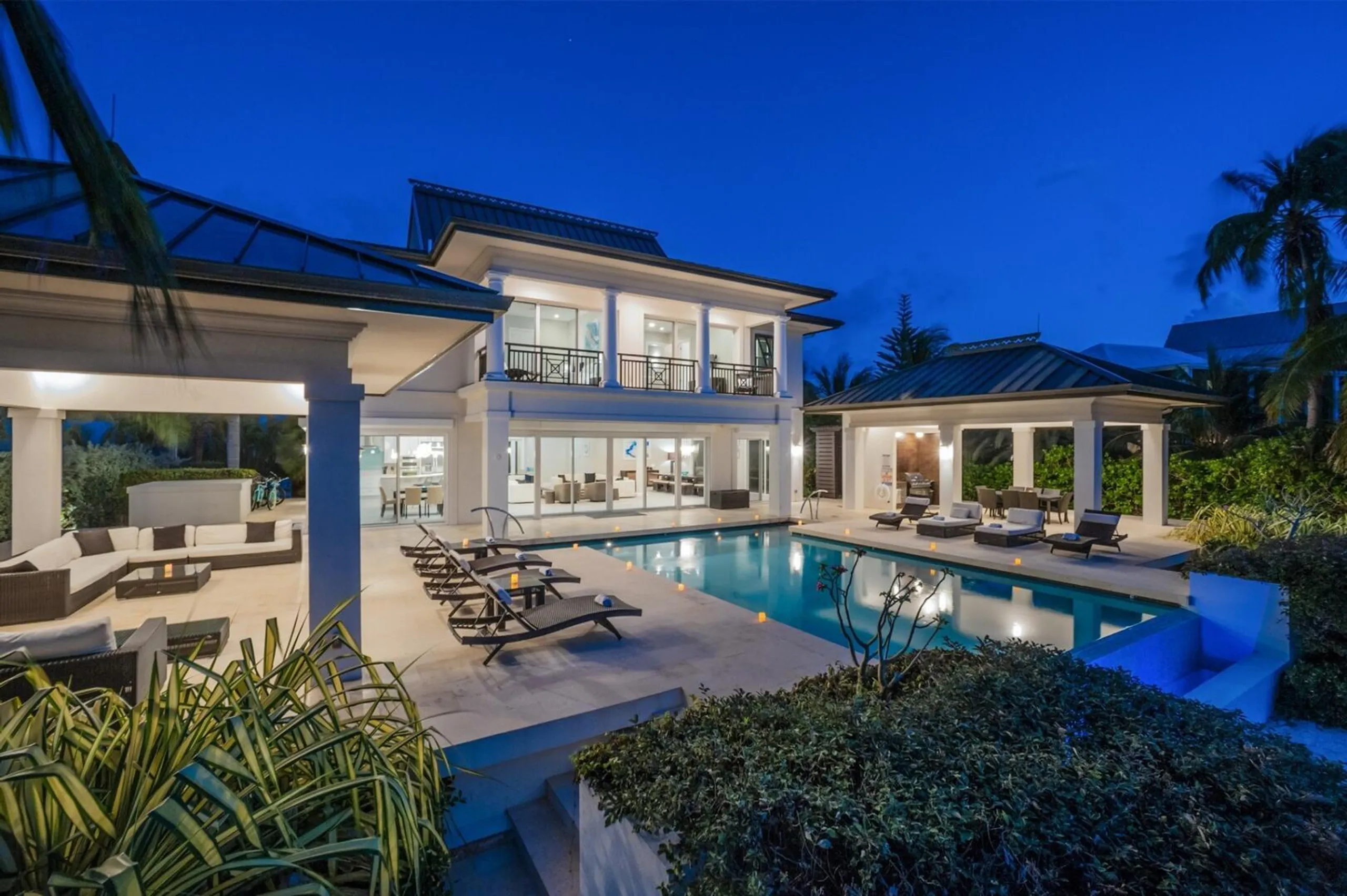 Oceanfront Caribbean Villa with Infinity Pool & Rum Point Access — photograph 2
