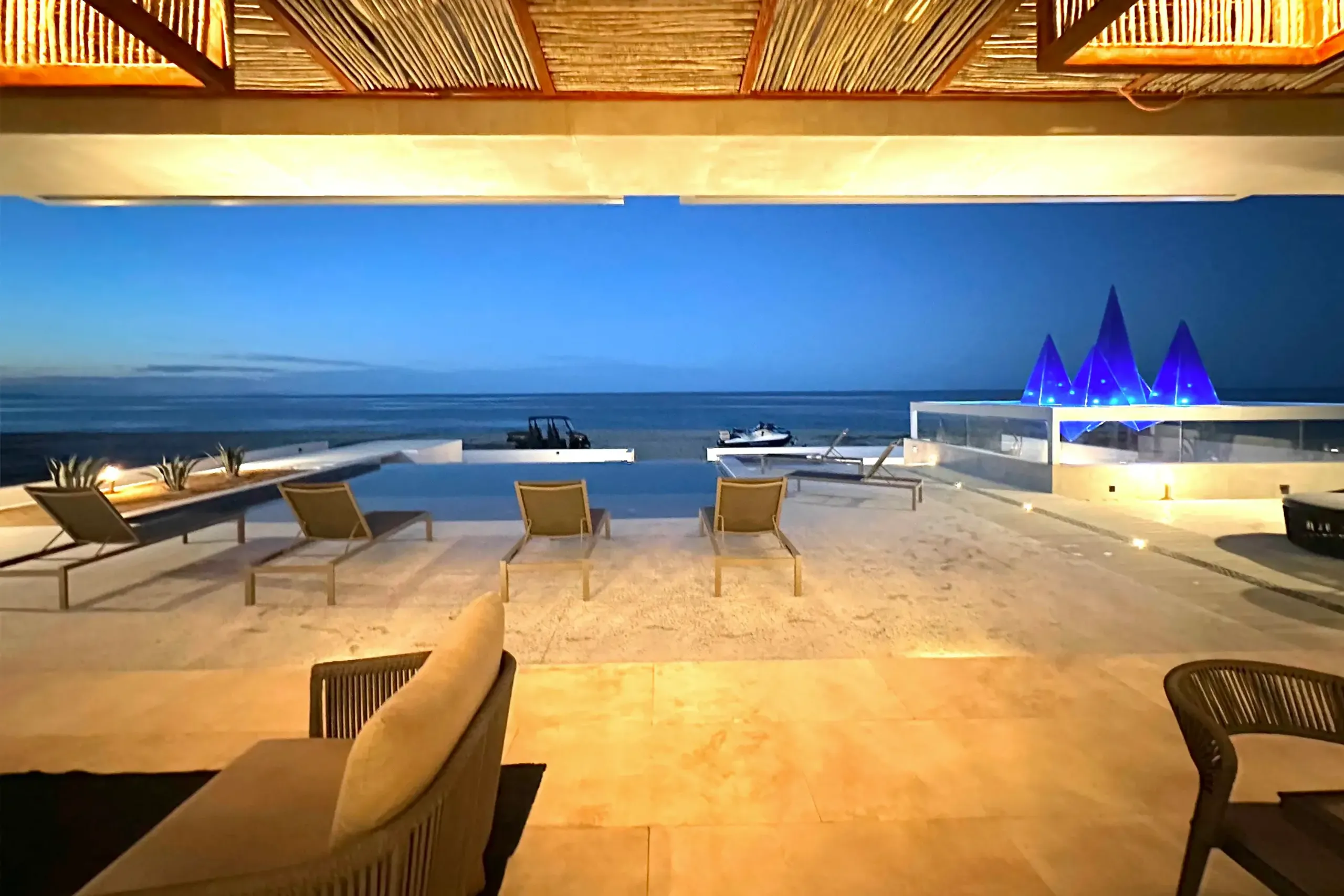 Lighthouse Point Modern Contemporary Estate with Infinity Pool — photograph 11