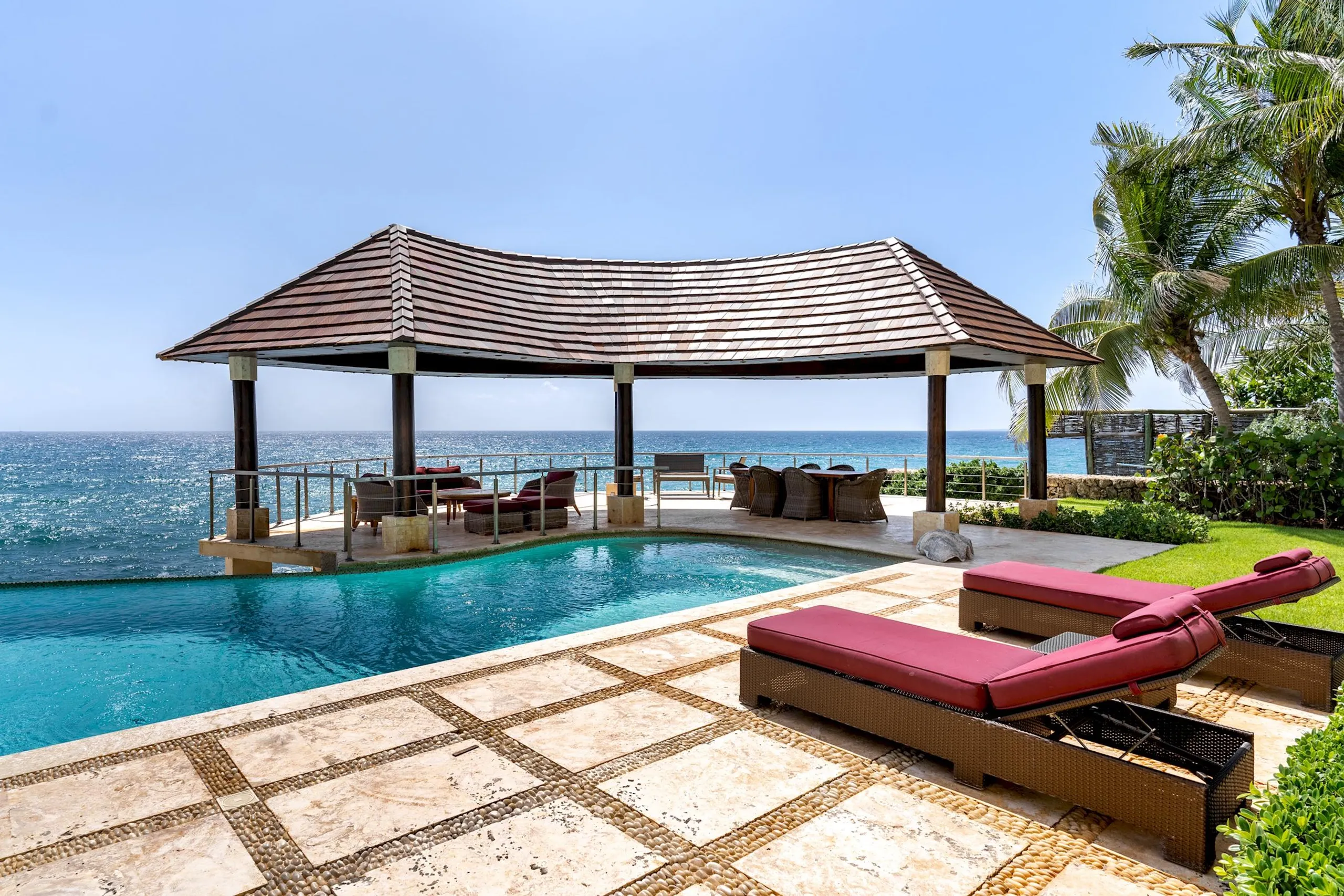 Pristine Oceanview Villa with Luxury Pool — photograph 3