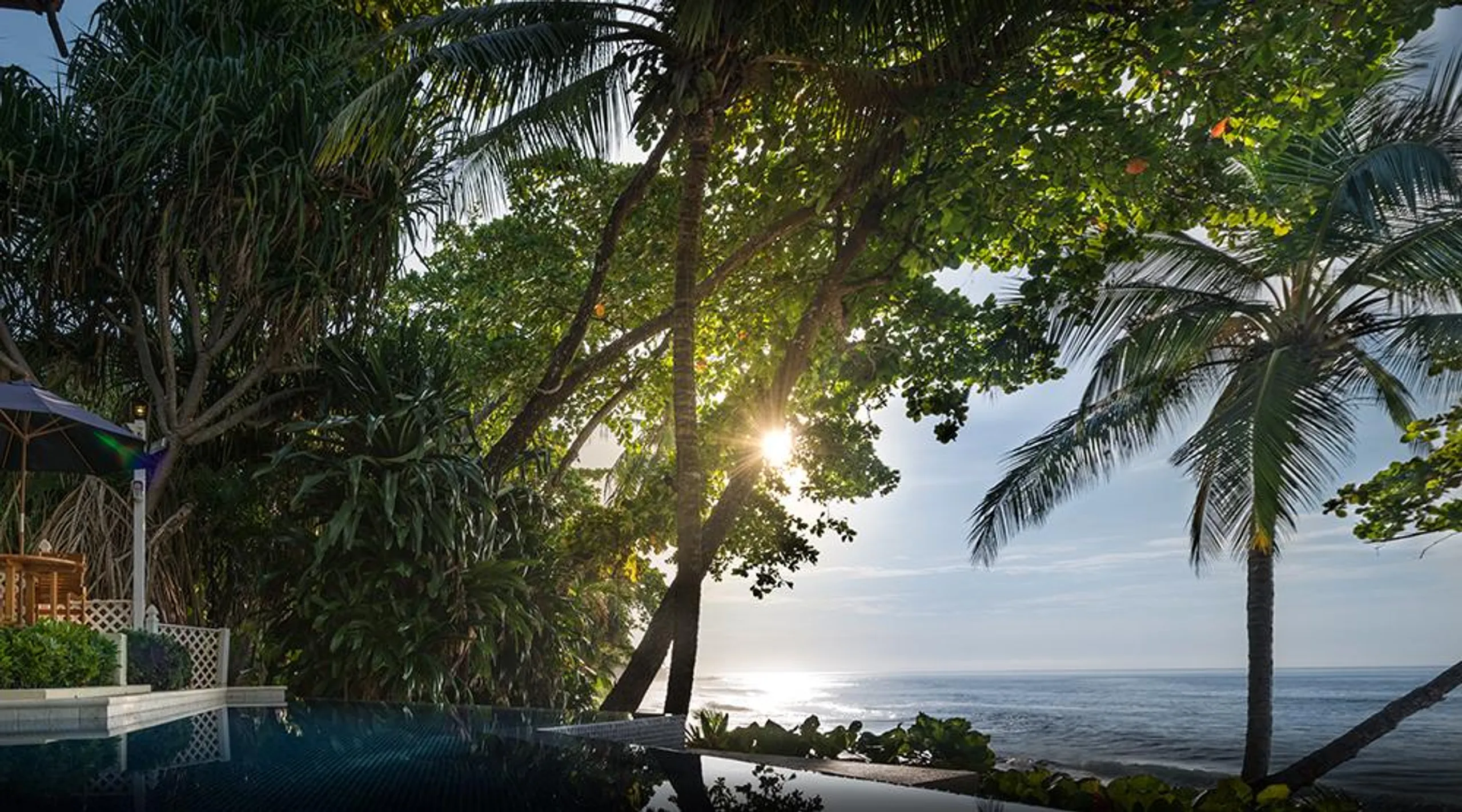 Whispering Waves Luxury Retreat with 4BR-Infinity Pool and Walks to Beach — photograph 8
