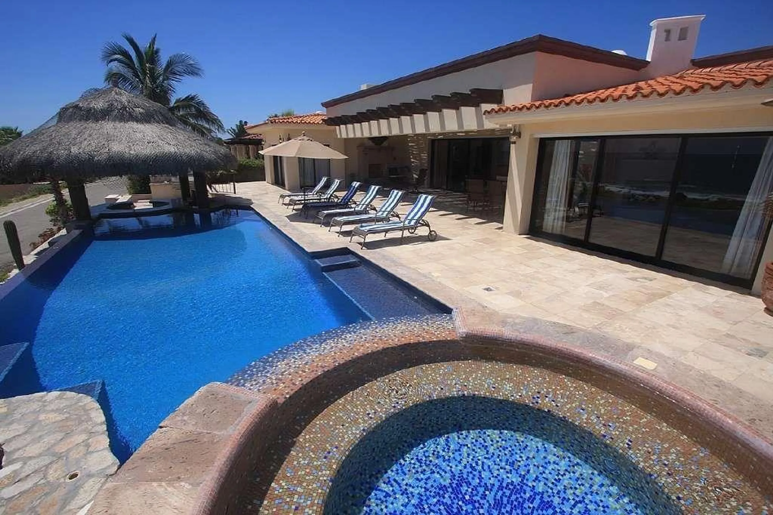 Punta Ballena Luxury Villa with Infinity Pool, Hot Tub and Sweeping Ocean Views — photograph 4