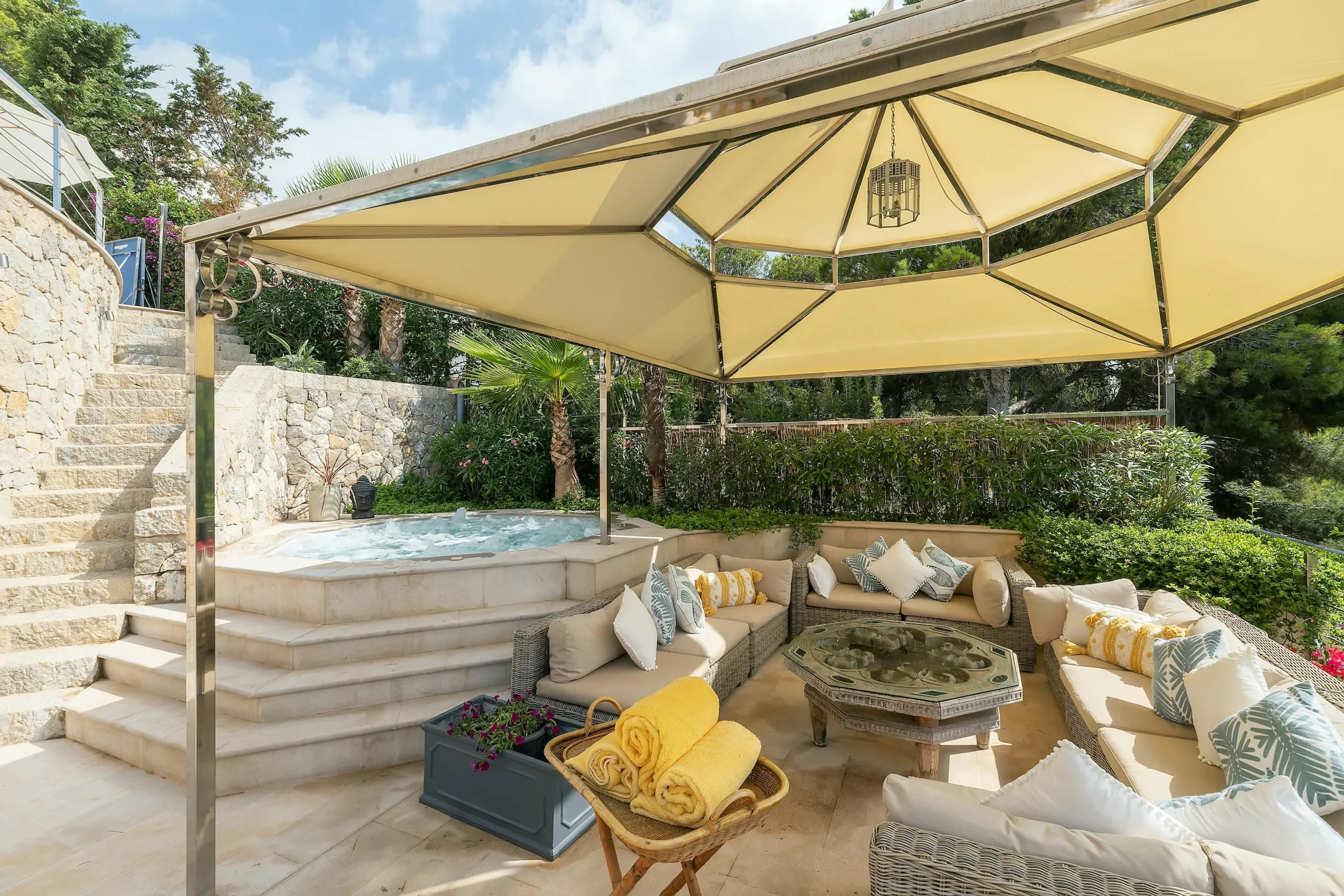 Elegant Six-Bedroom Villa with Terraces, Sea Access and 360° Views — photograph 7