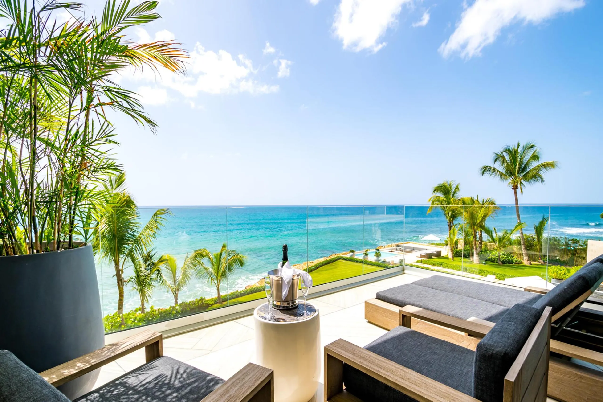 Splendorous Oceanfront Getaway in Punta Minitas with Private Pool — photograph 5