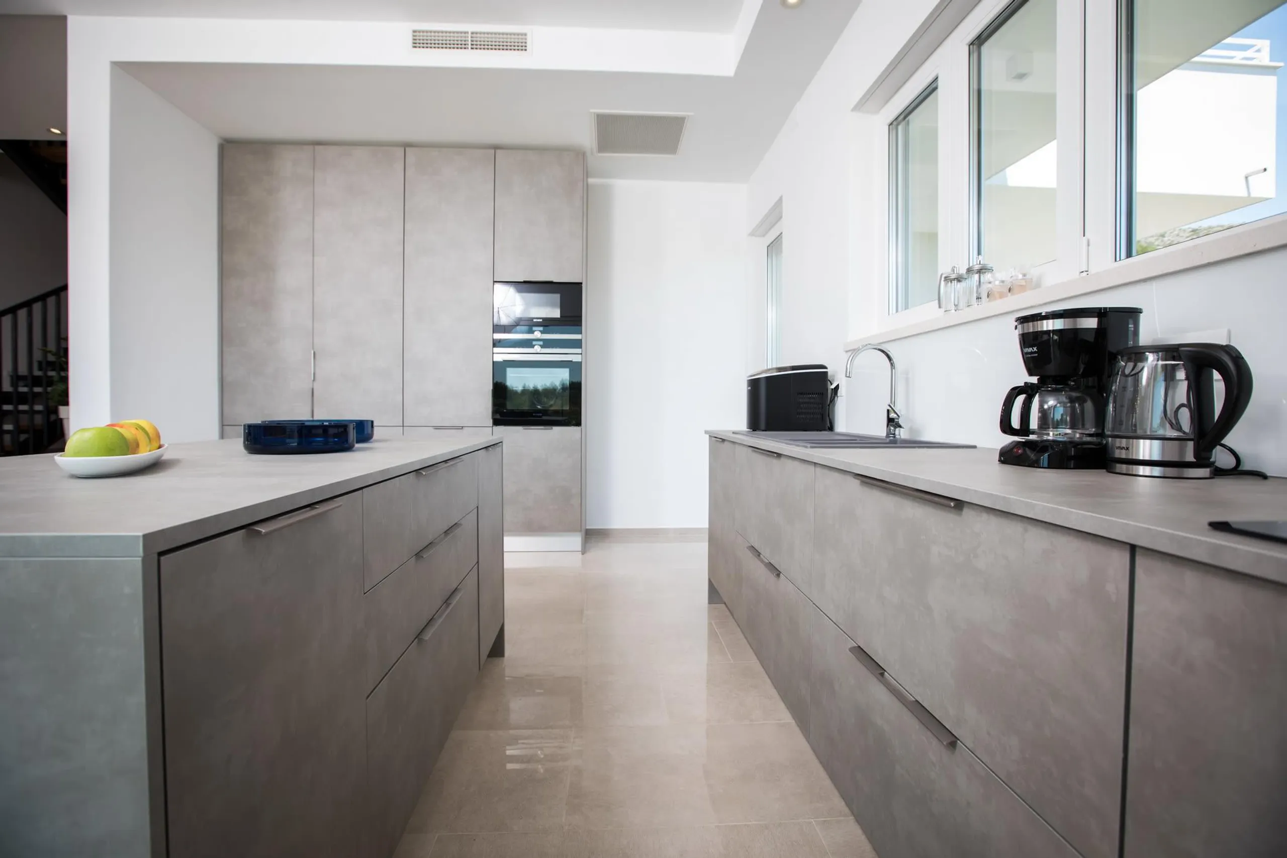 Refined Orašac Retreat with Pool and Mediterranean Gardens — photograph 6