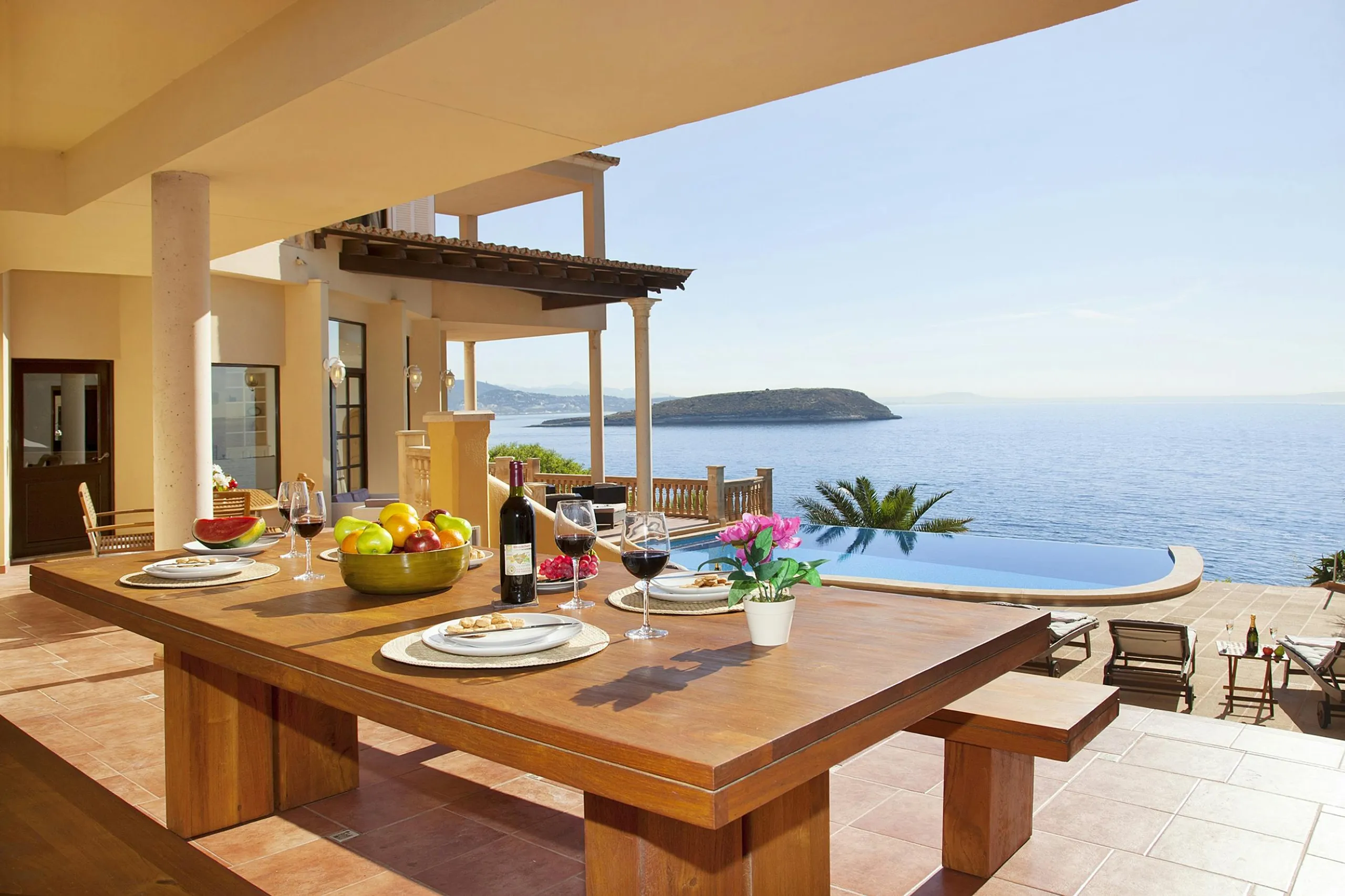 Breathtaking Oceanfront Villa in Mallorca with Infinity Pool and Jacuzzi — photograph 8