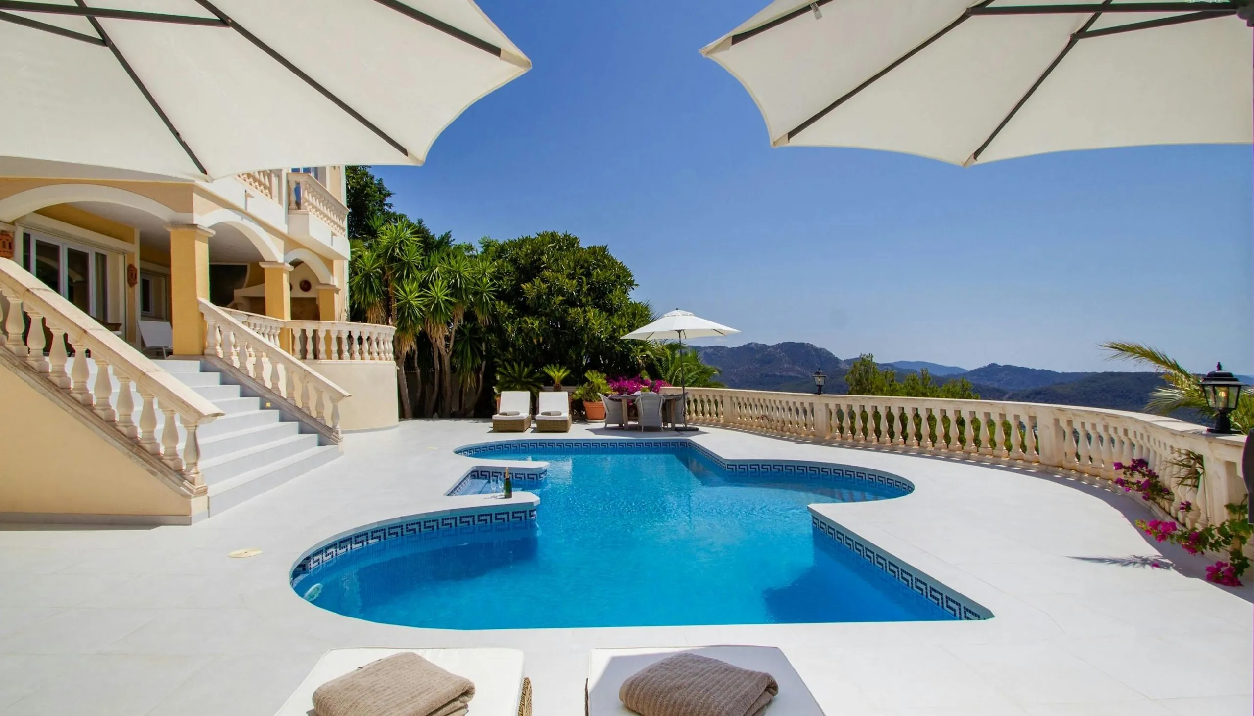 Sophisticated Haven for Your Dream Holiday with Unforgettable Panoramic Views — photograph 4