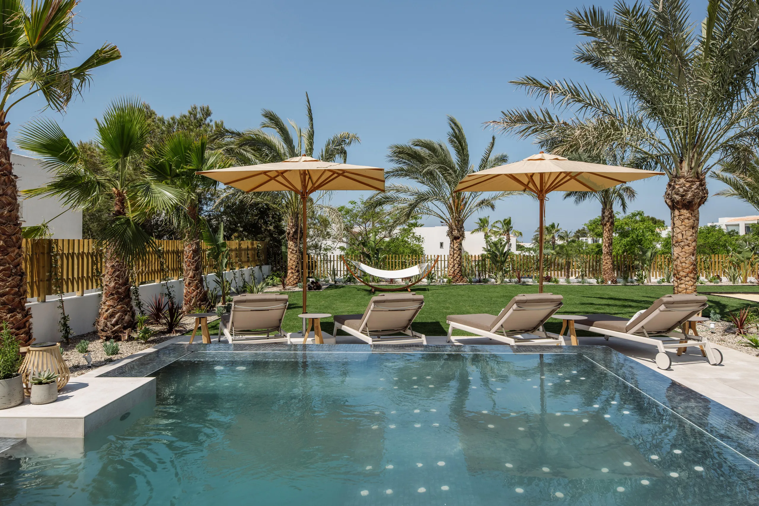 Modern Ibiza Ultra Estate with Private Pool and Ocean Views — photograph 2