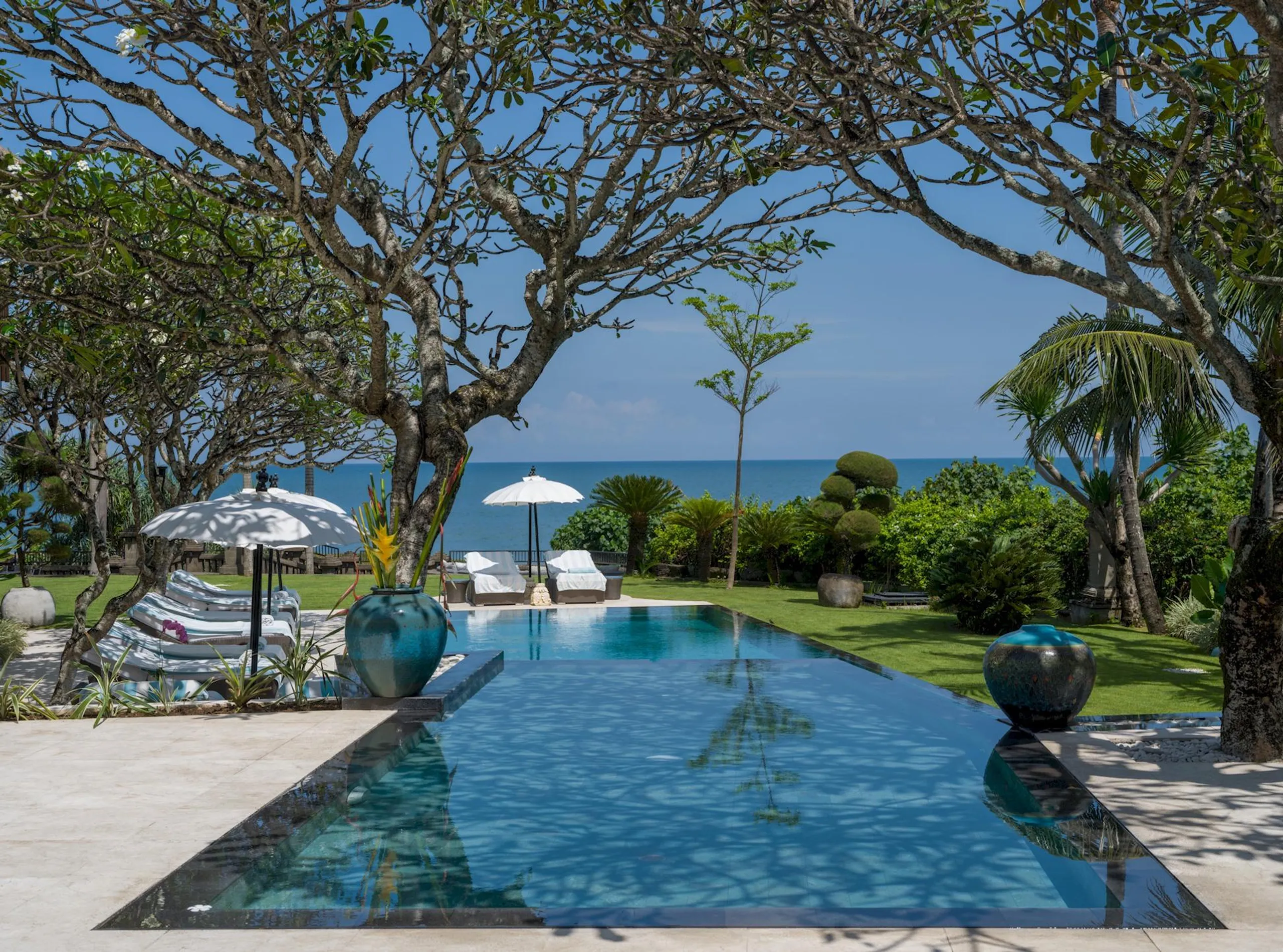 Elegant Seaview Villa with Invigorating Pool — photograph 2