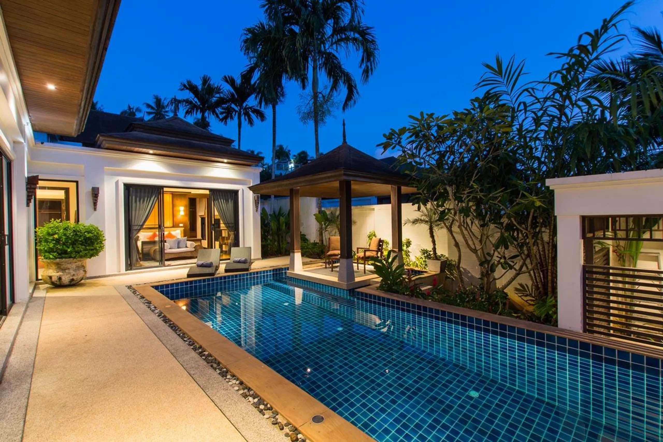 Rich Rawai Villa with Private Pool and Gazebo — photograph 3