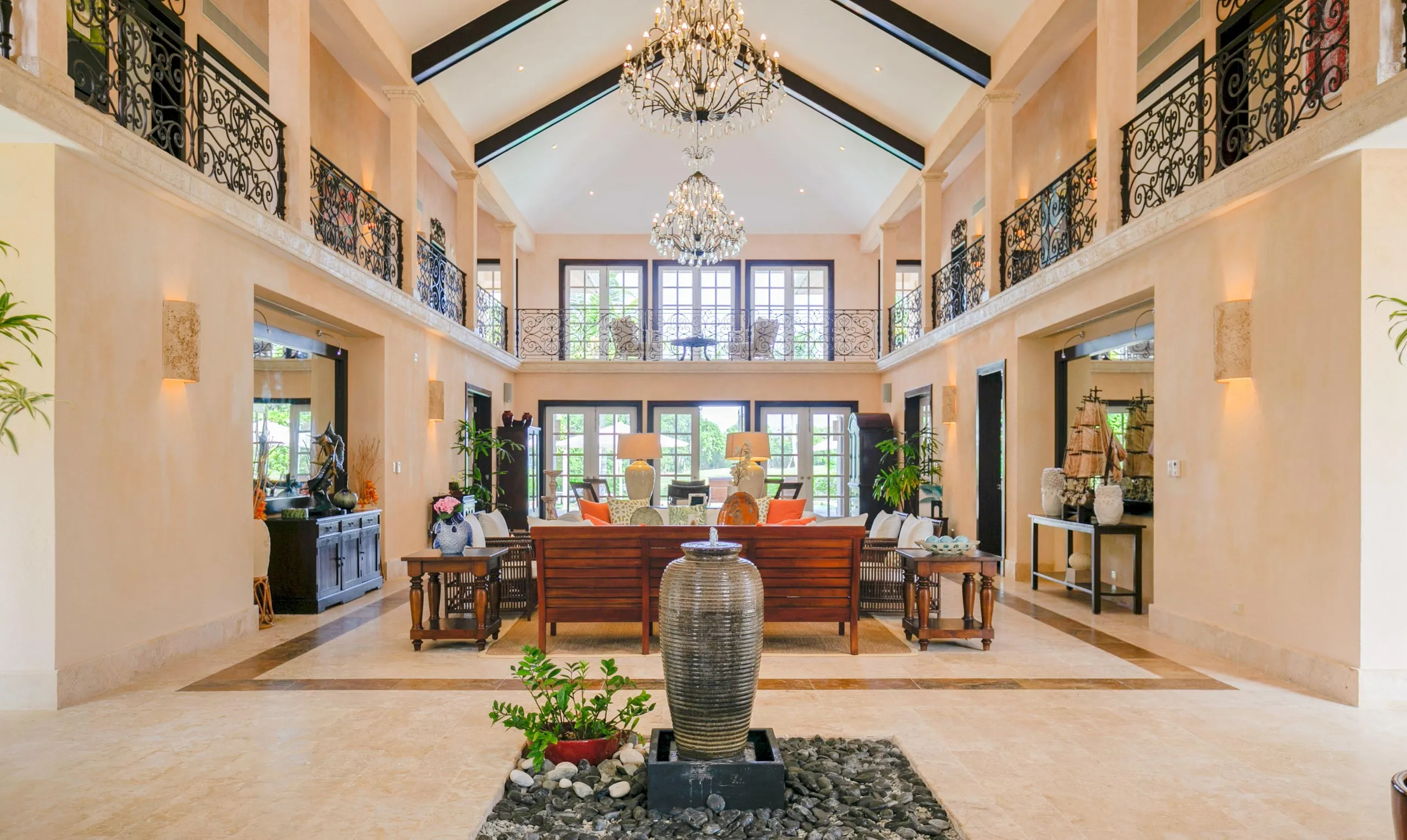 Unique Tropical Villa with Private Pool and Lush Surroundings — photograph 6