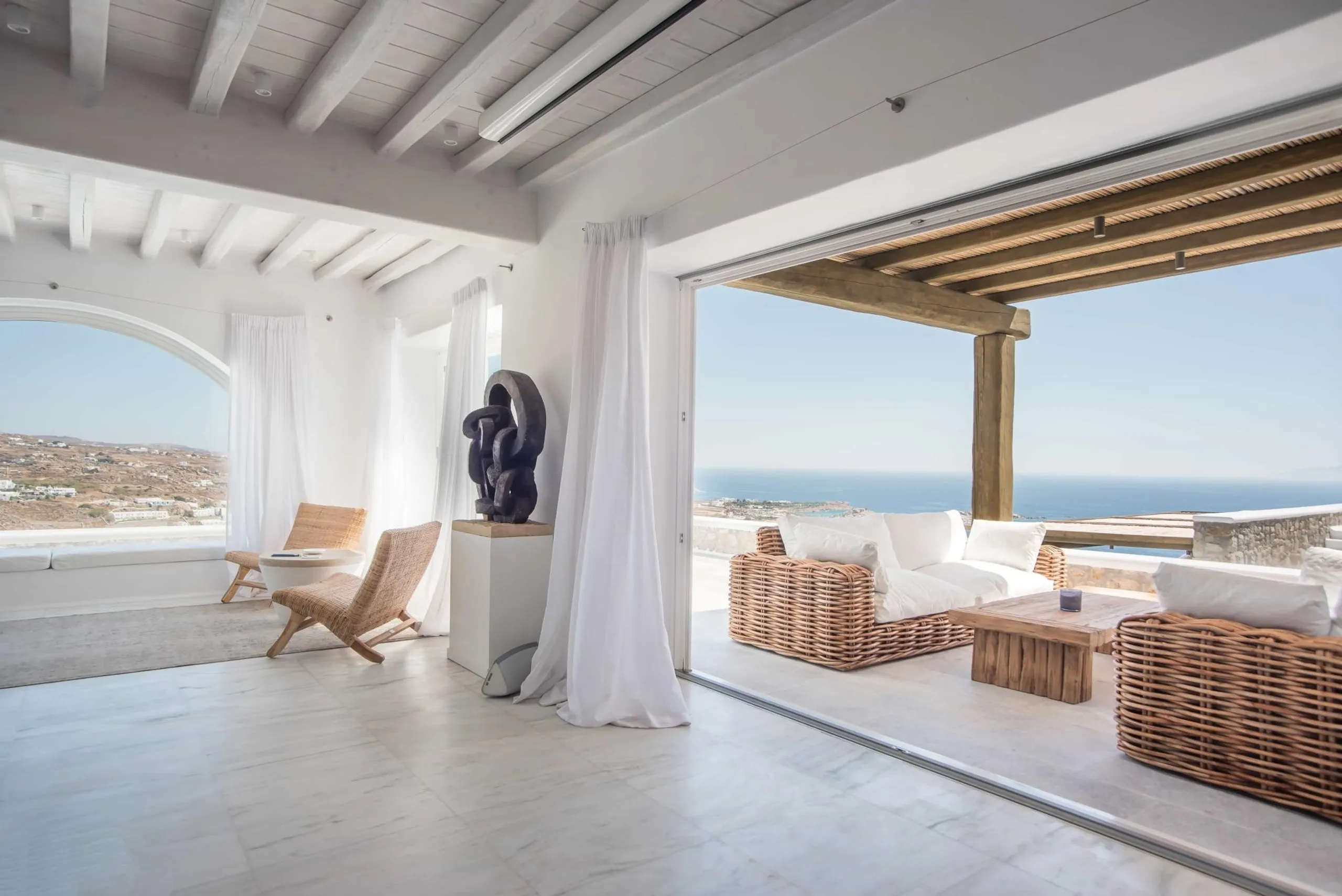 Palatial Mykonos Estate with with Invigorating Pool and Dining Al-Fresco — photograph 9