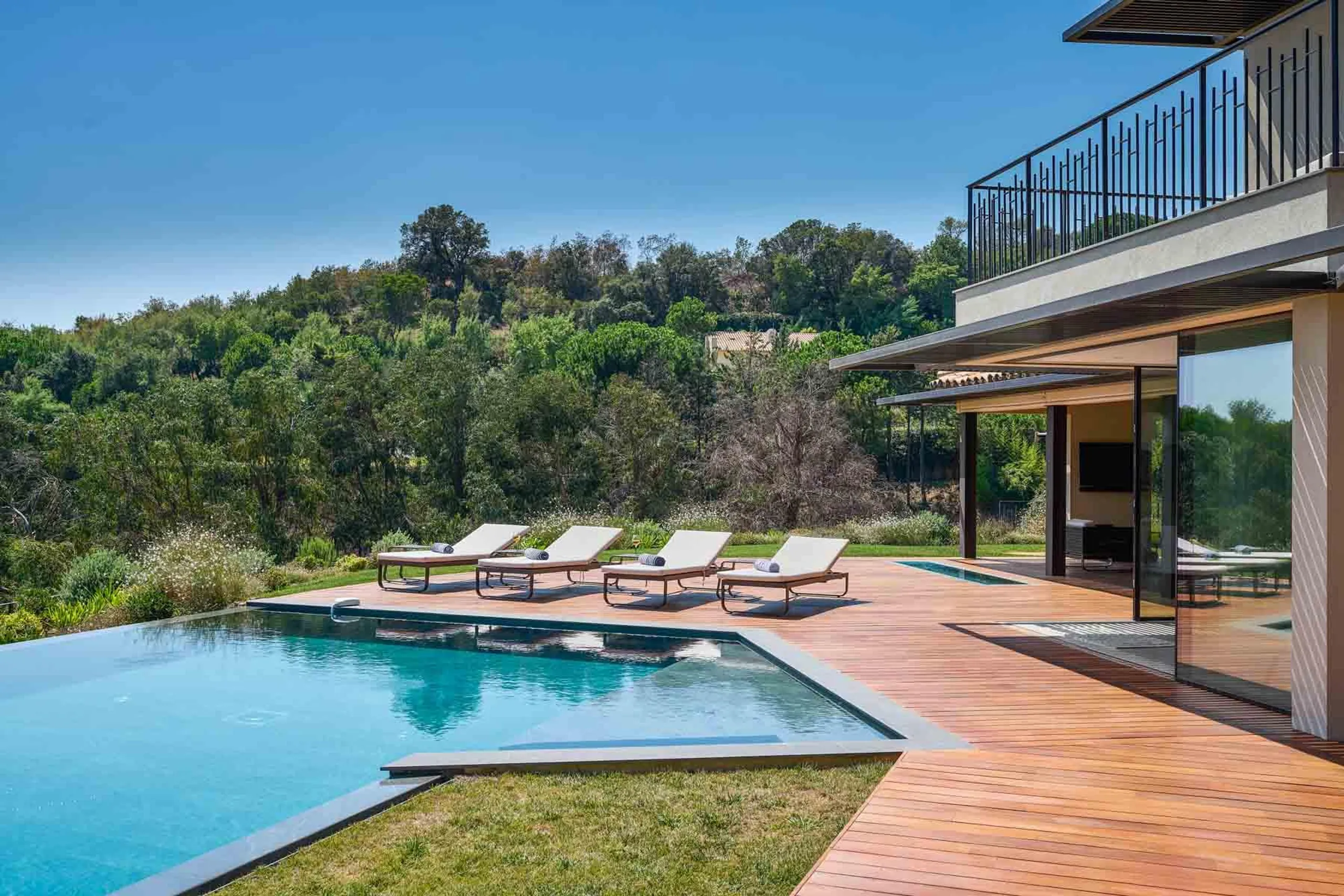 Regal Villa with Private Infinity Pool and Breathtaking Mediterranean Sea Views — photograph 7