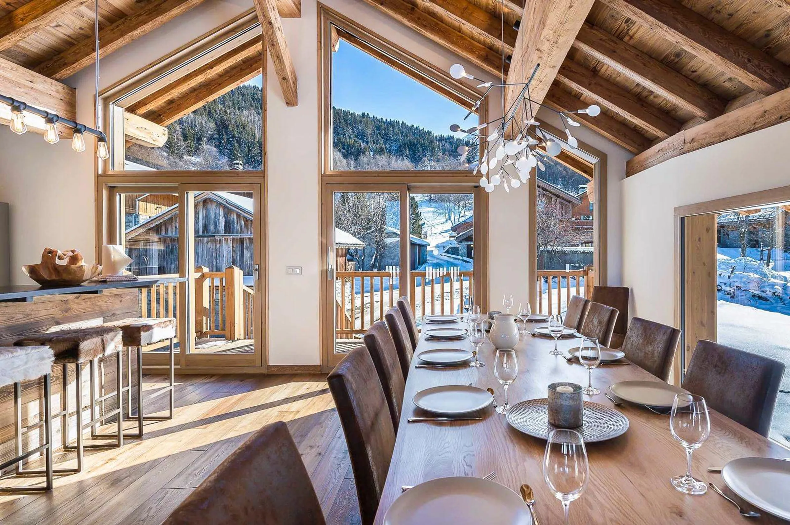 Stunning 6-Bedroom Chalet with Outdoor Jacuzzi and Scenic Views — photograph 6