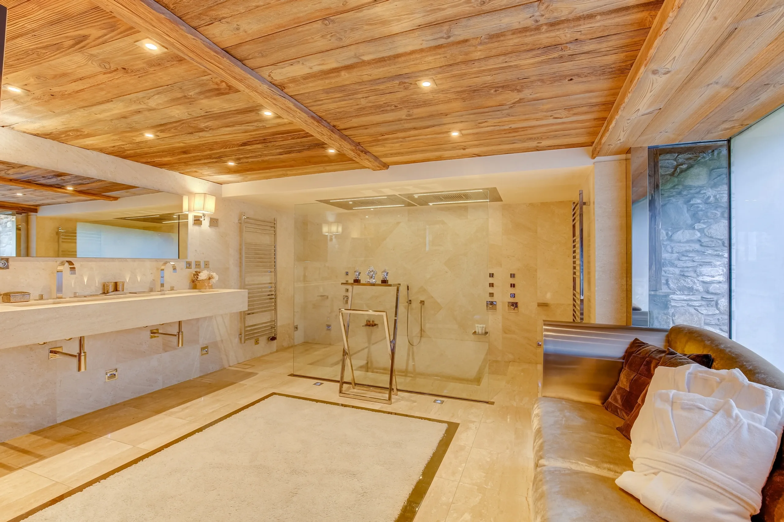 Prestigious Alpine Villa with Indoor Pool, Helipad, Cinema, Gym, and Mountain Views — photograph 12