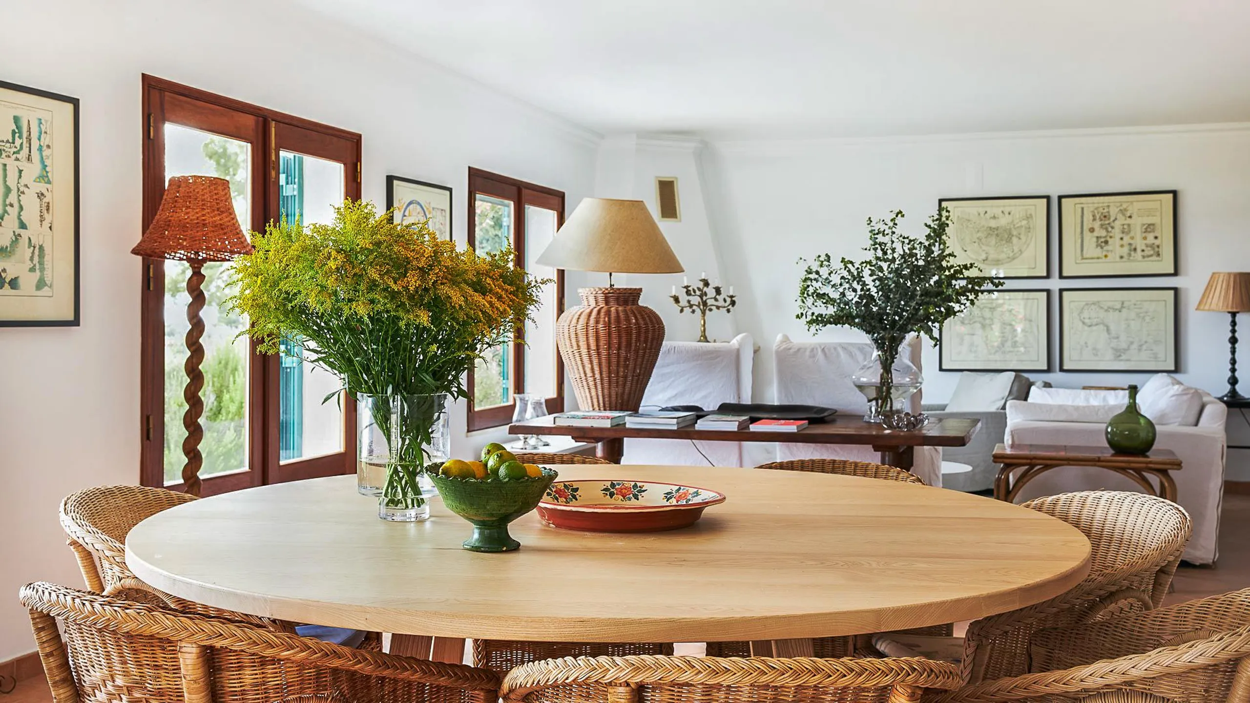 Gleaming Beachside Villa with Two Private Pools and Underfloor Heating — photograph 3