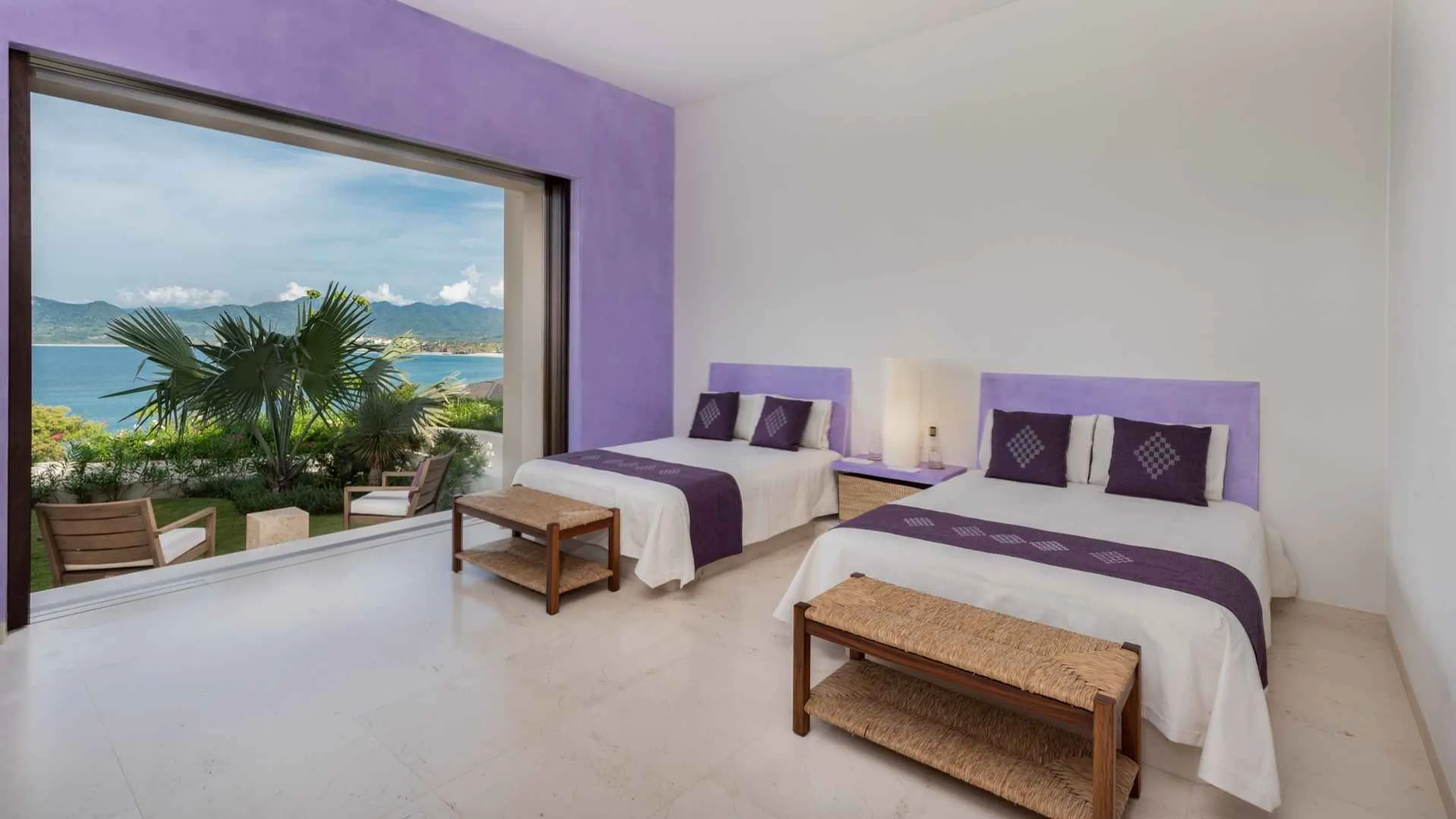 Sophisticated Three-Tiered Villa with Private Pool and Ocean Views — photograph 12