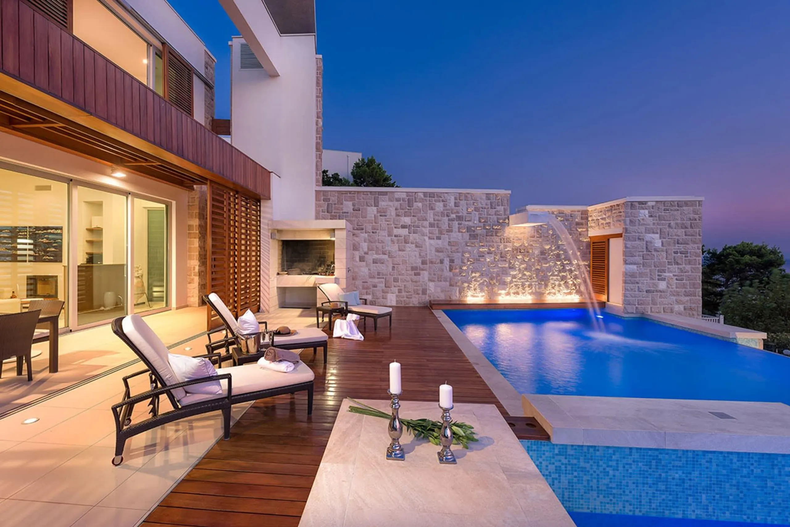Inspiring Beachfront  Villa with Private Heated Pool & Oceanfront Views — photograph 2