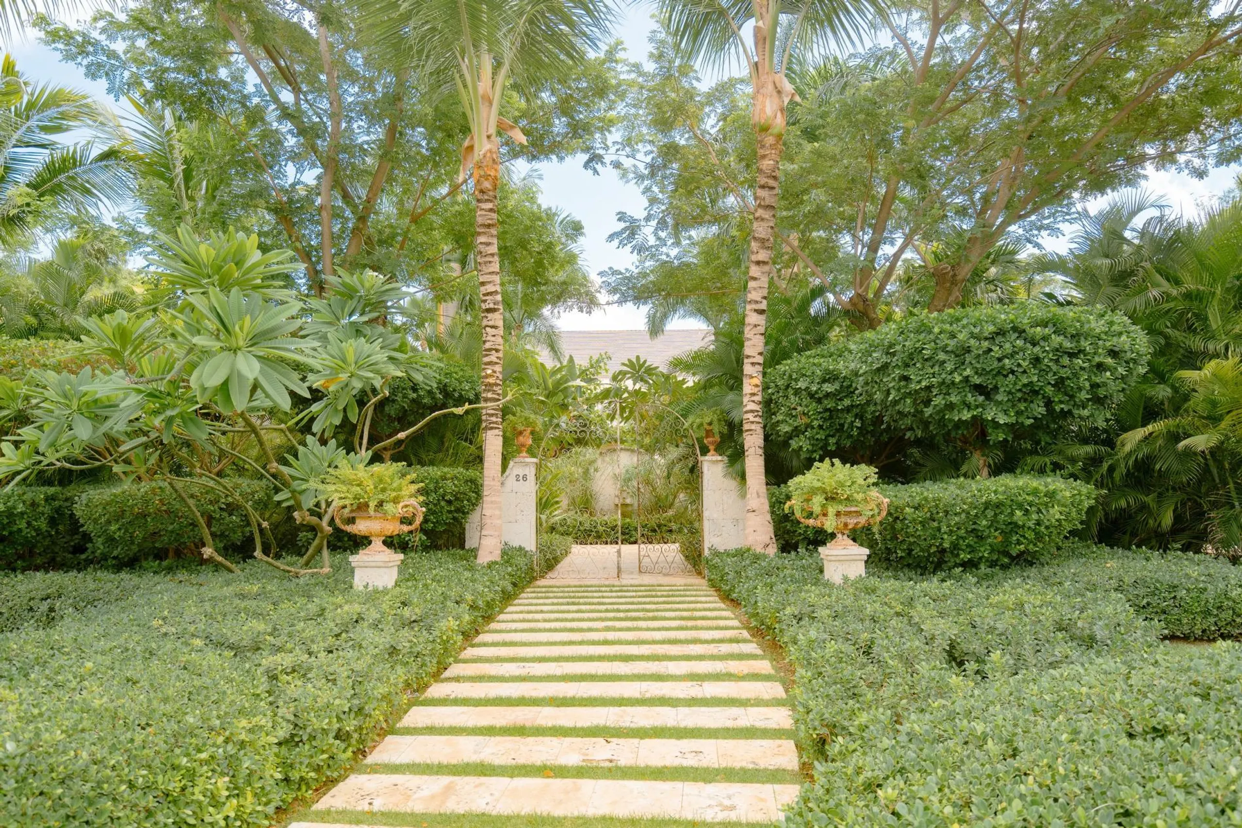 Outstanding Higuey Villa with Rejuvenating Pool and Stunning Views — photograph 3