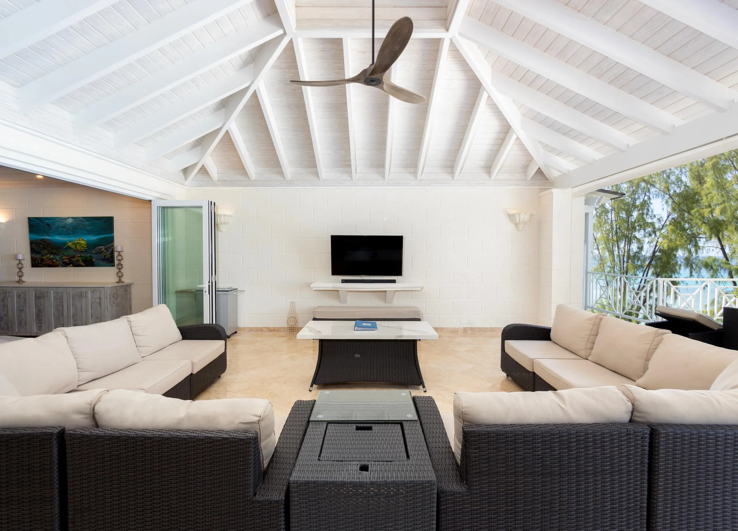 Barbados Airy and Spacious Beachfront Property with Caribbean Sea Views — photograph 4