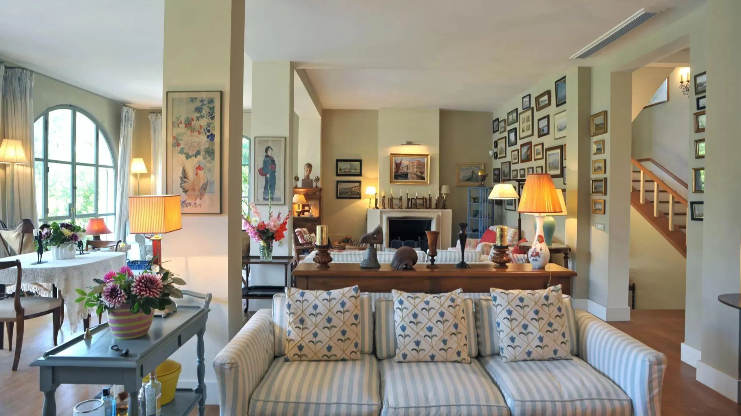Traditional Tuscan Villa with Panoramic Views — photograph 10