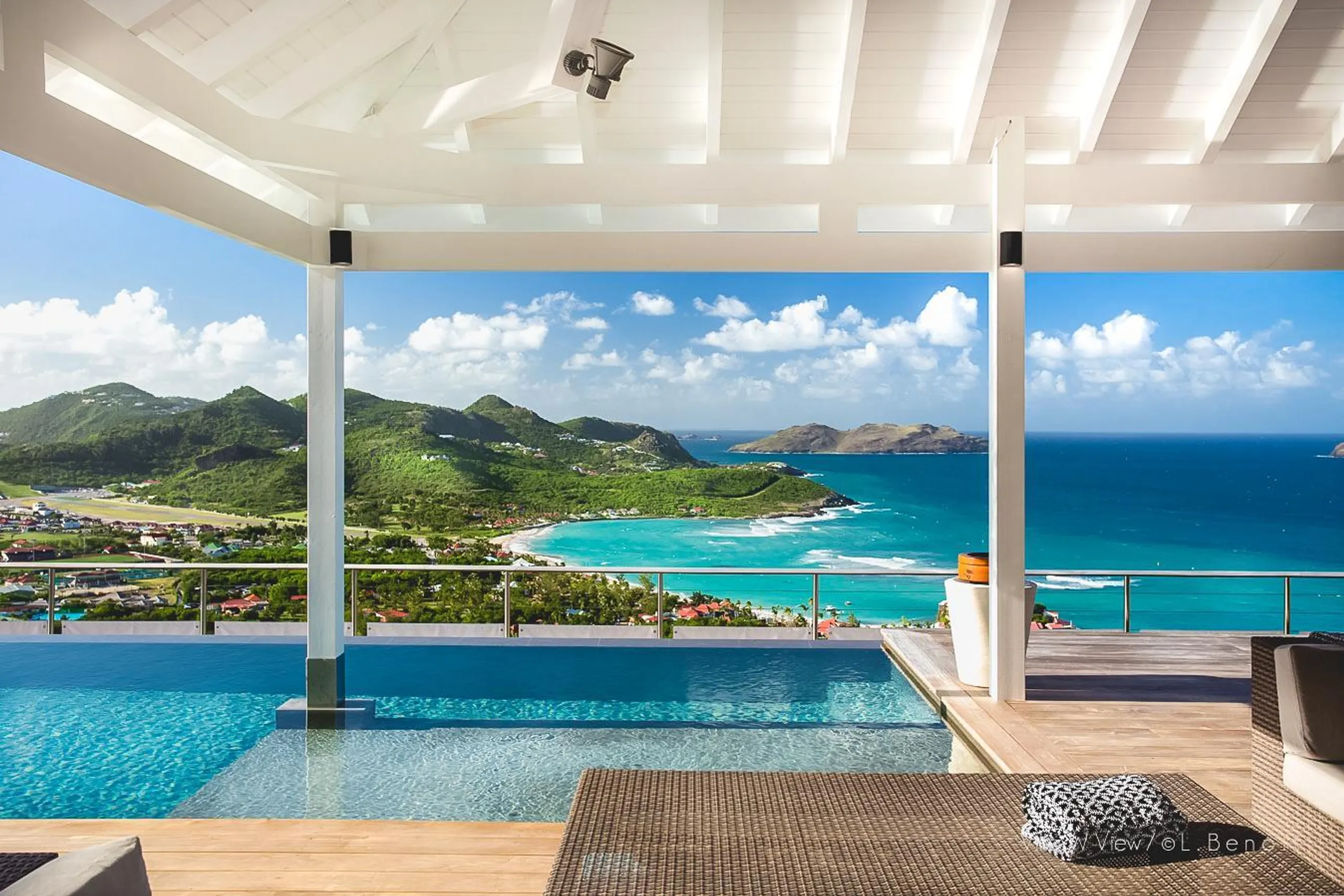 Breathtaking Oceanside Villa with Private Pool and Fitness Room — photograph 3