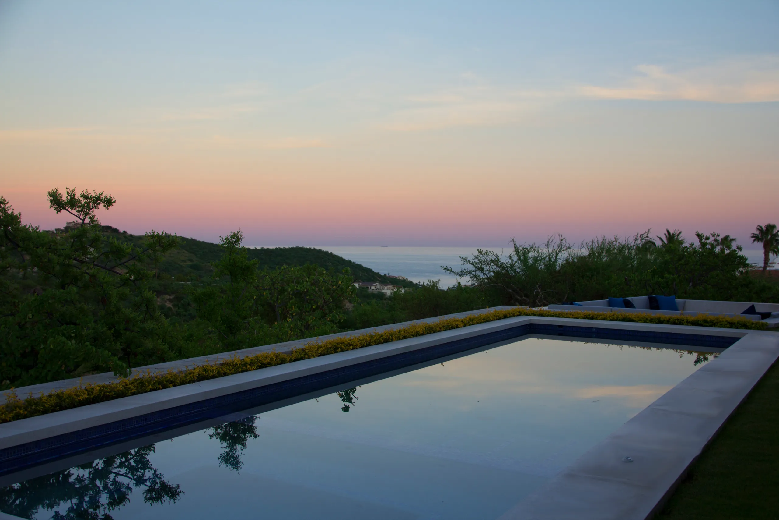 Elegant and Modern Pamilla Estate with Pool and Gorgeous Views — photograph 7