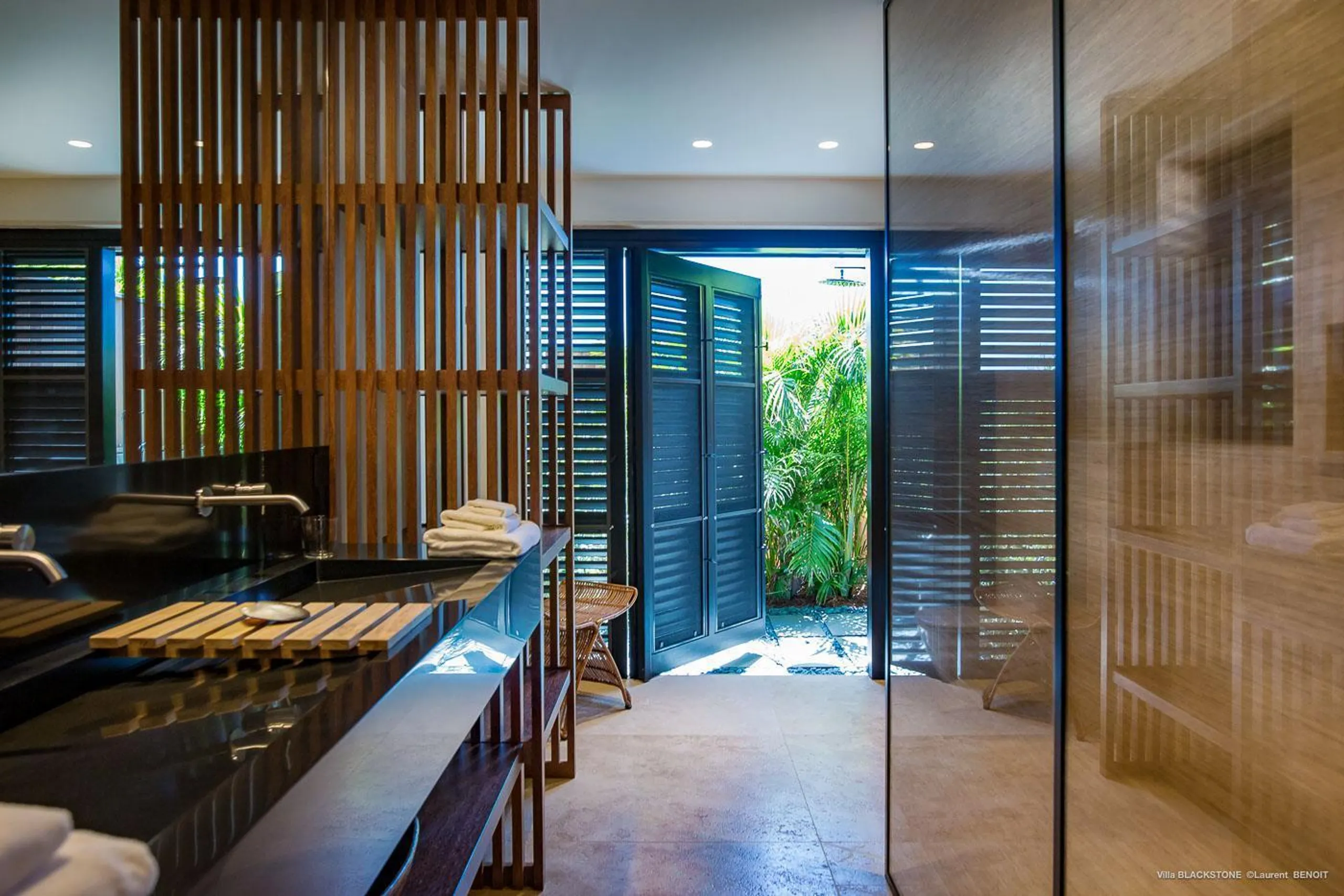 Magnificent Marigot Luxury Estate with Private Pool and Ocean View Dining — photograph 8