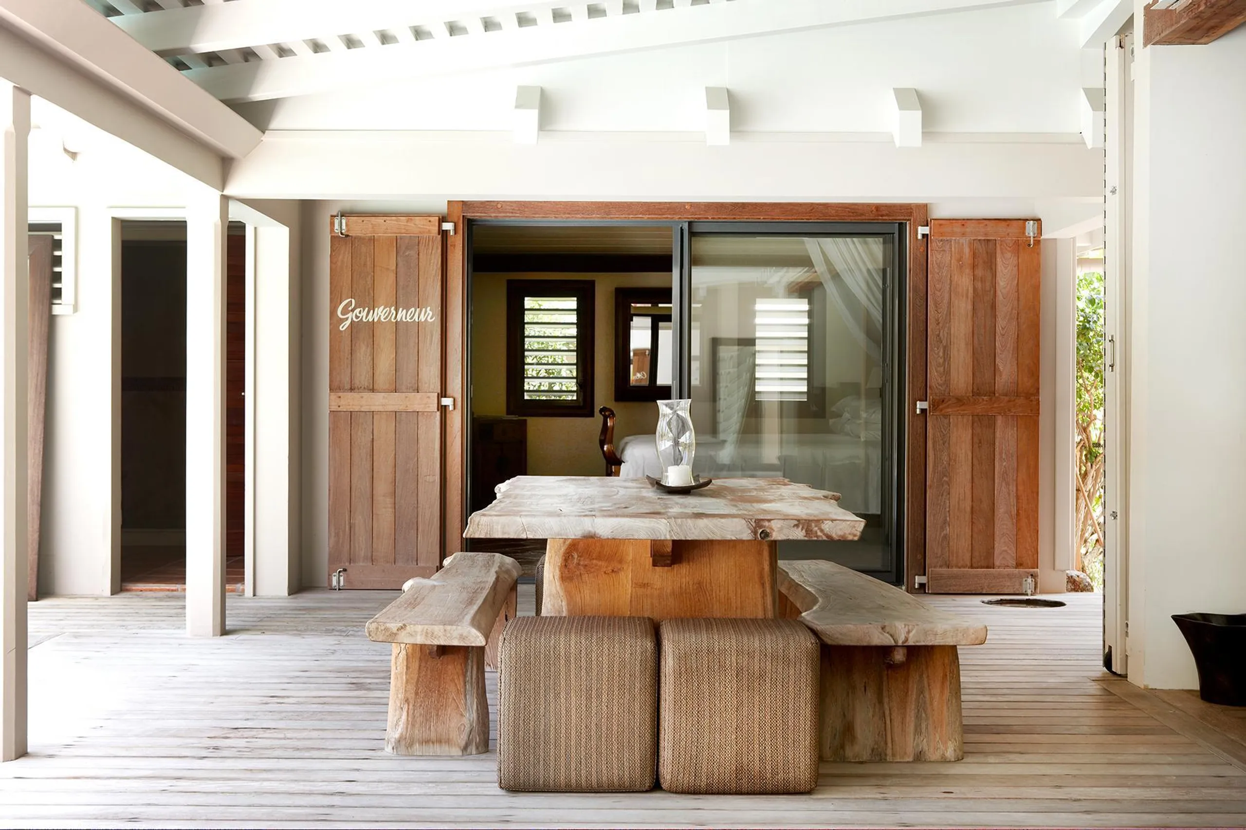 Majestic Beachfront Villa in Lorient with Private Pool and Oceanside Gazebo — photograph 9