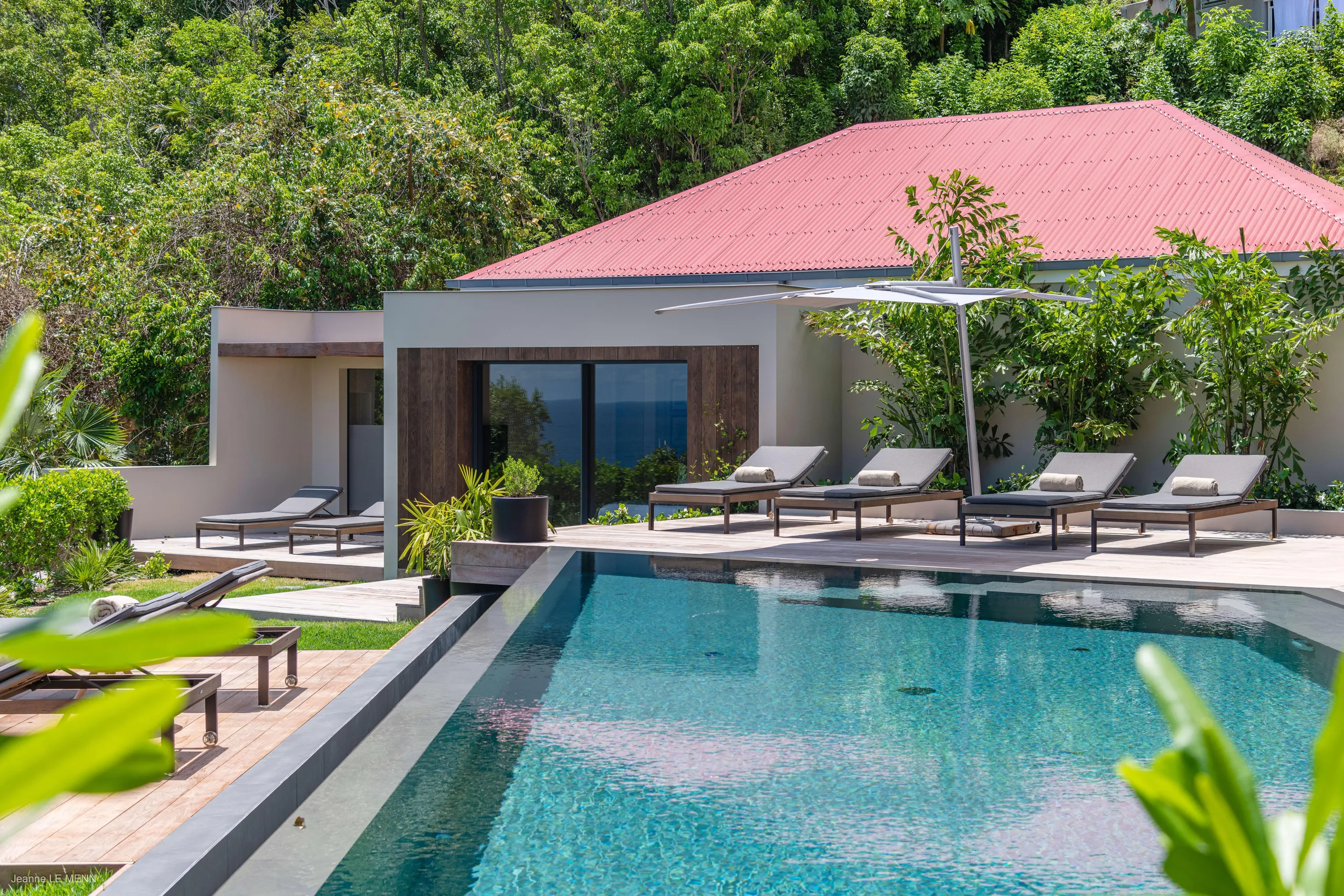 Exquisite Oceanfront Luxury Villa with Private Pool and Stunning Views — photograph 2