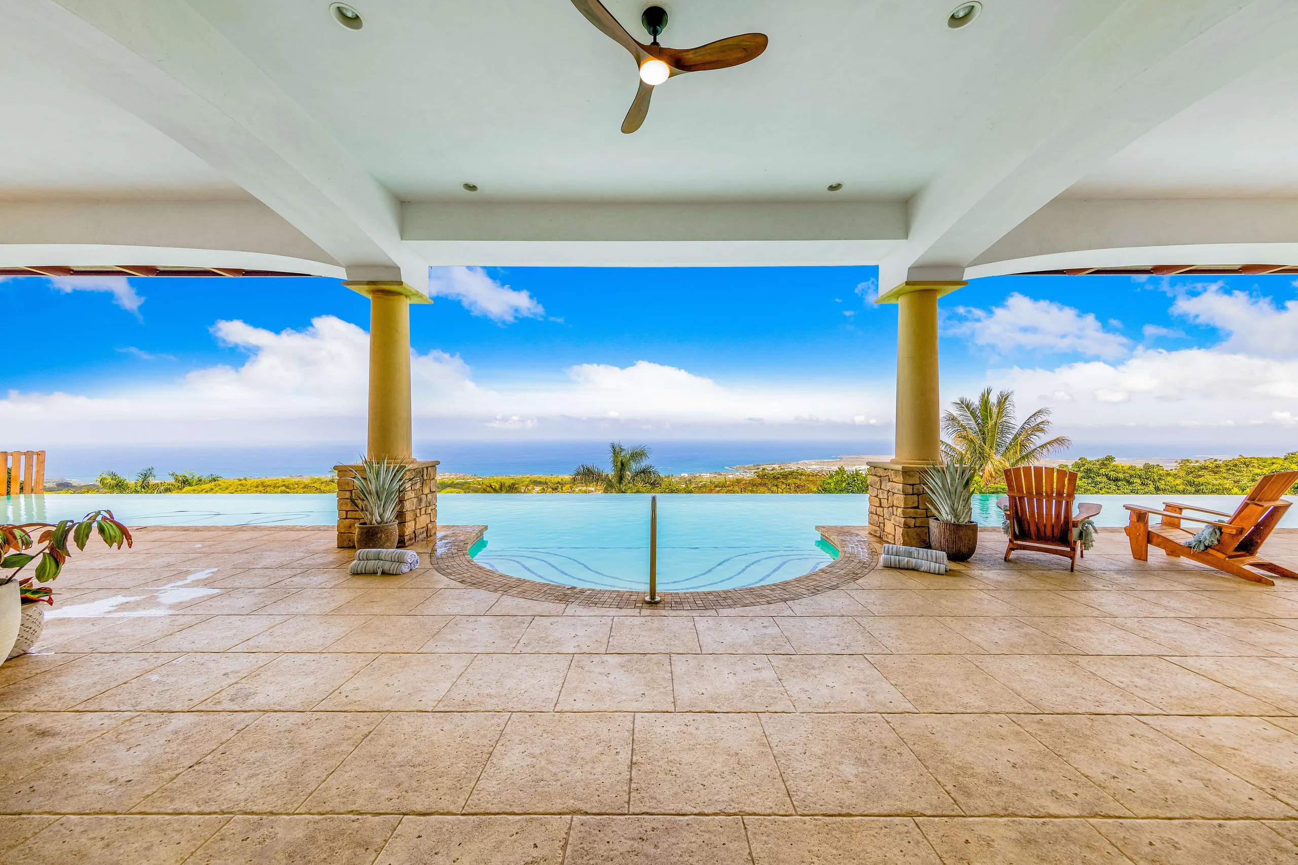 Hawaii Hideaway Estate with Infinity Pool and Panoramic Ocean Views — photograph 5