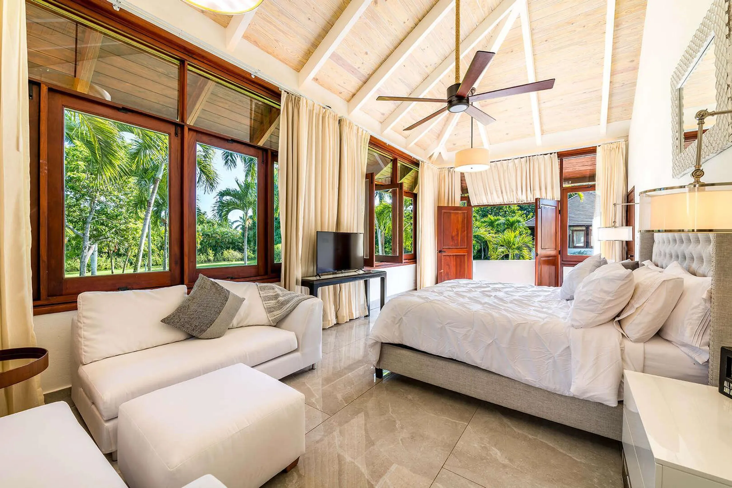 Casa de Campo's Dominican Styled with a Blend of Tropical Villa with Country Club Access — photograph 12