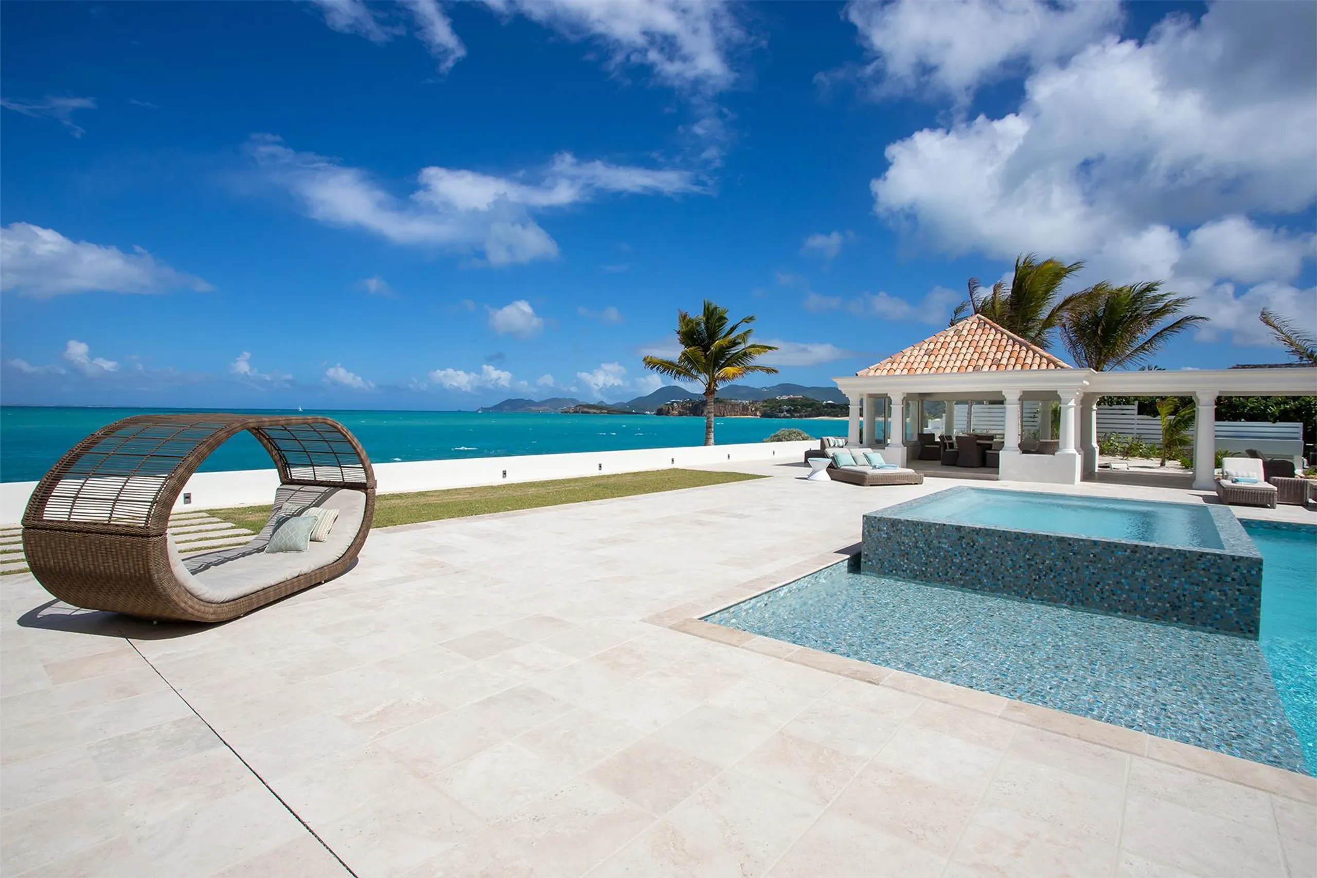 Inspiring Baie Rouge Luxury Villa with Private Pool on a Pristine Beach — photograph 7