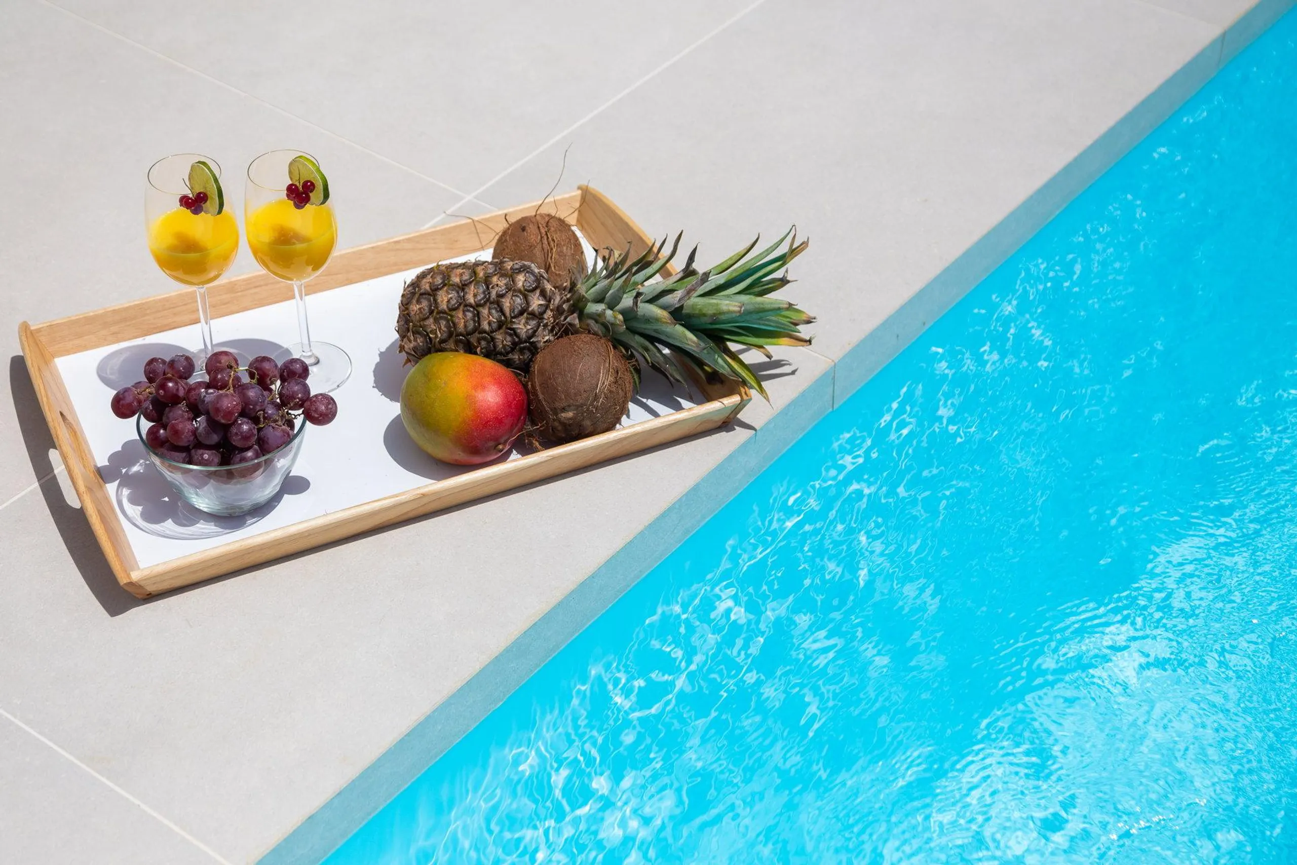 Gleaming Modern Villa with Pool and Sea Views — photograph 8