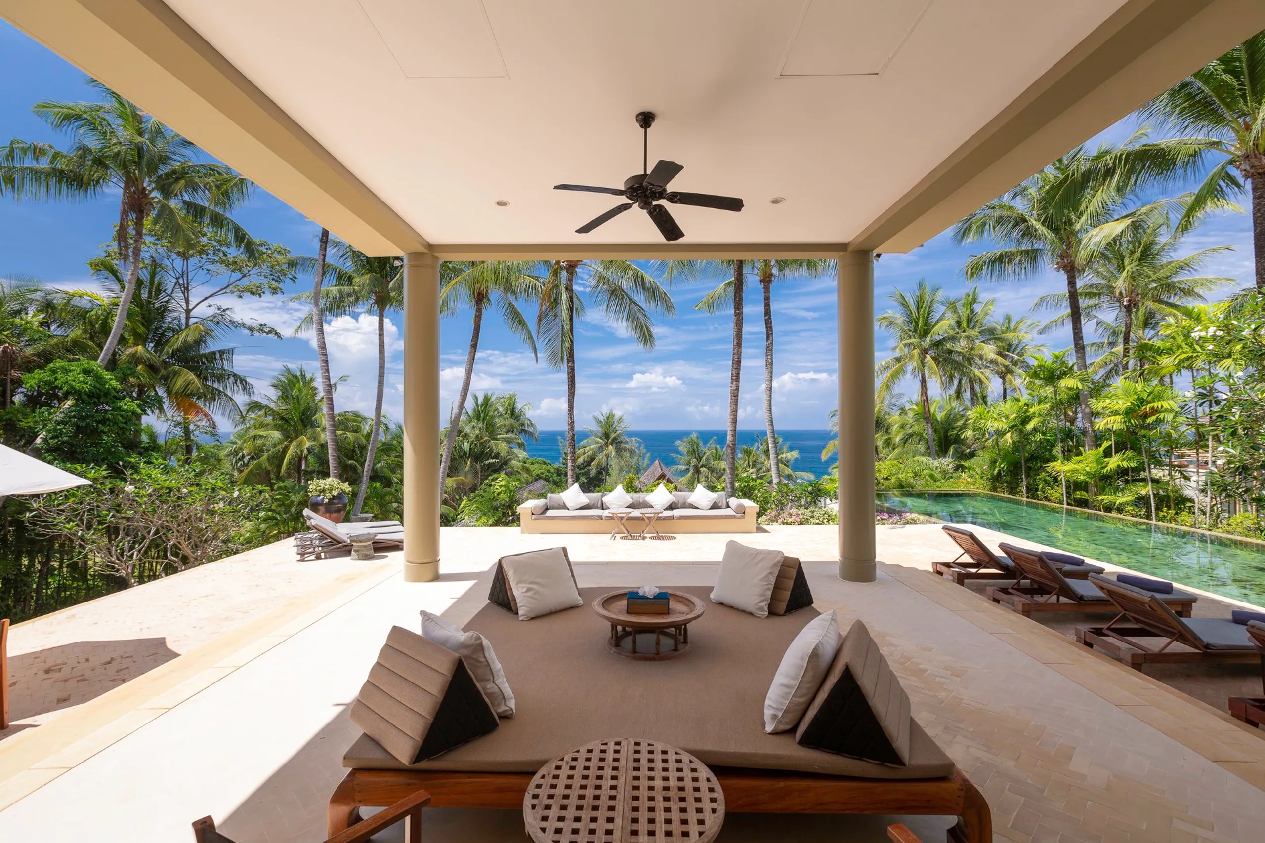 Exquisite Phuket Villa with Invigorating Pool — photograph 5