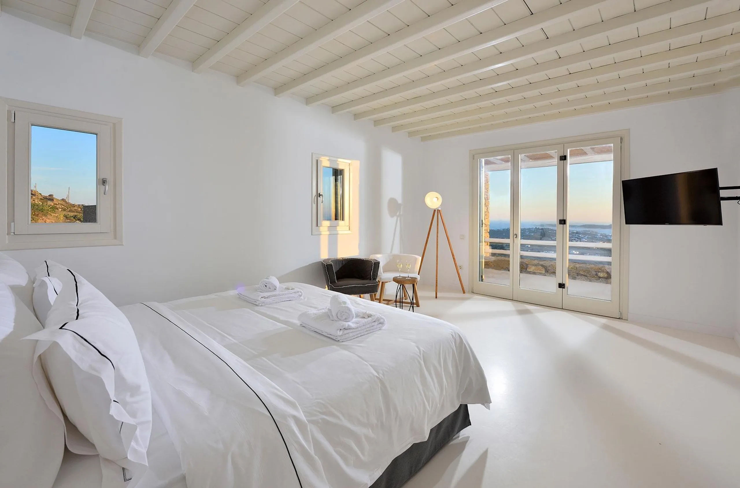 Majestic Oceanview Villa in Mykonos with Waterfalling Pool — photograph 12