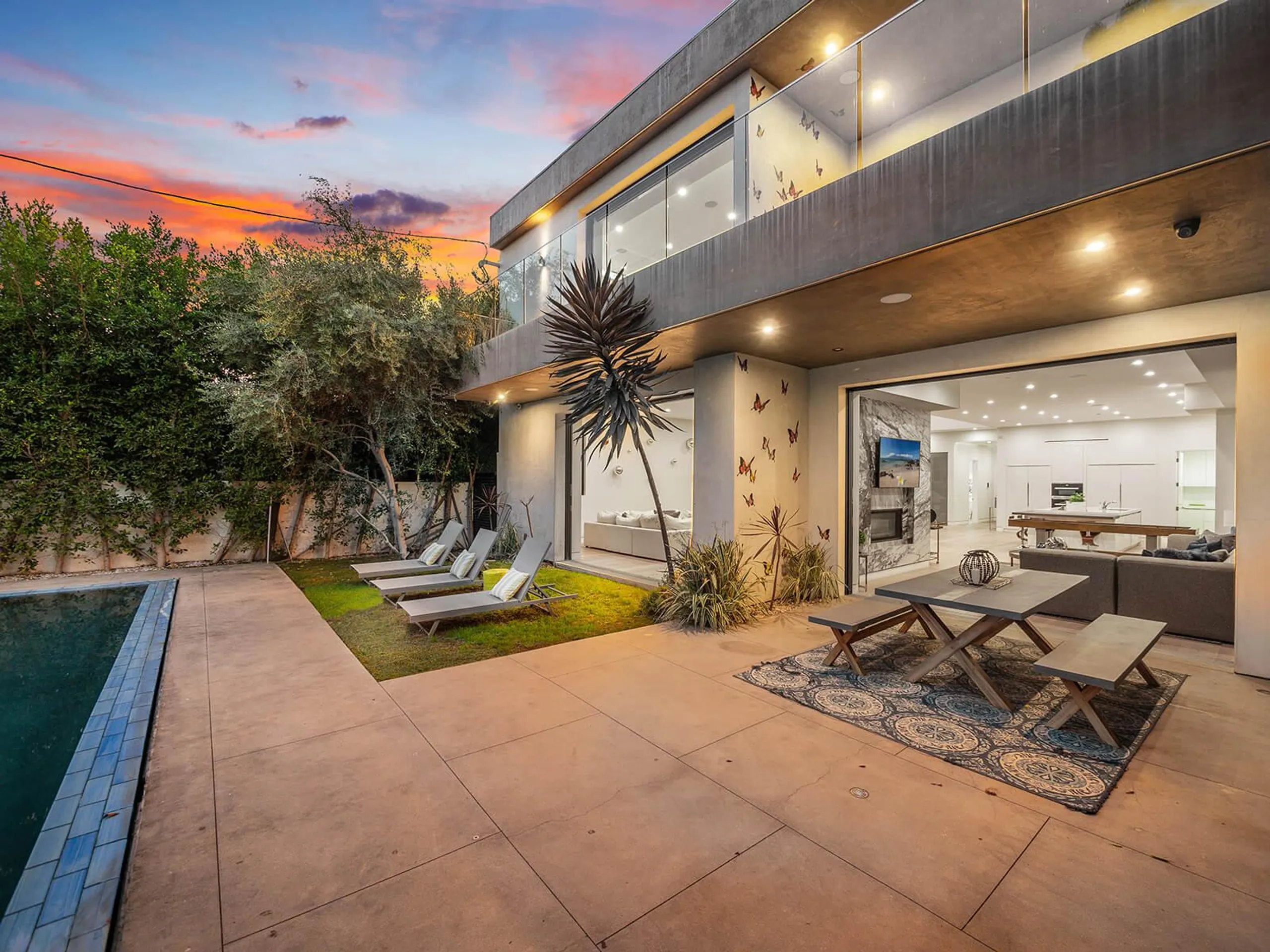 Impeccably Decorated Villa with Pool, Cabana, and Rooftop Deck — photograph 5